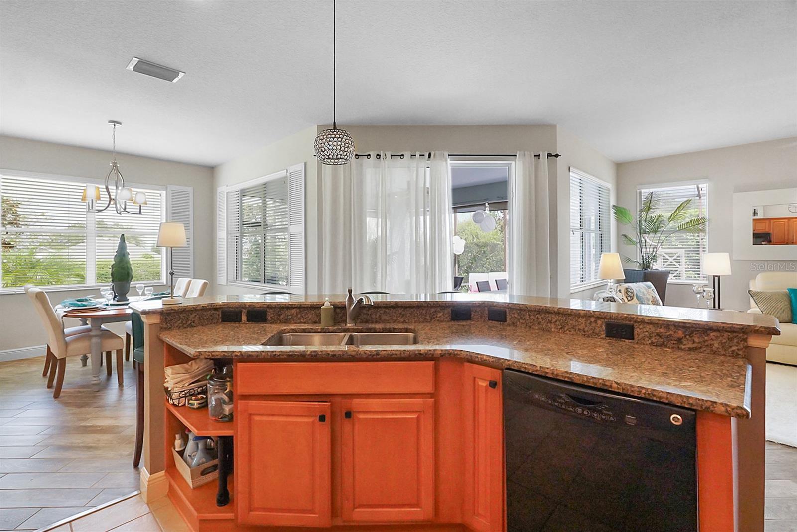 Image 13 of 44 For 1606 Snelling Avenue