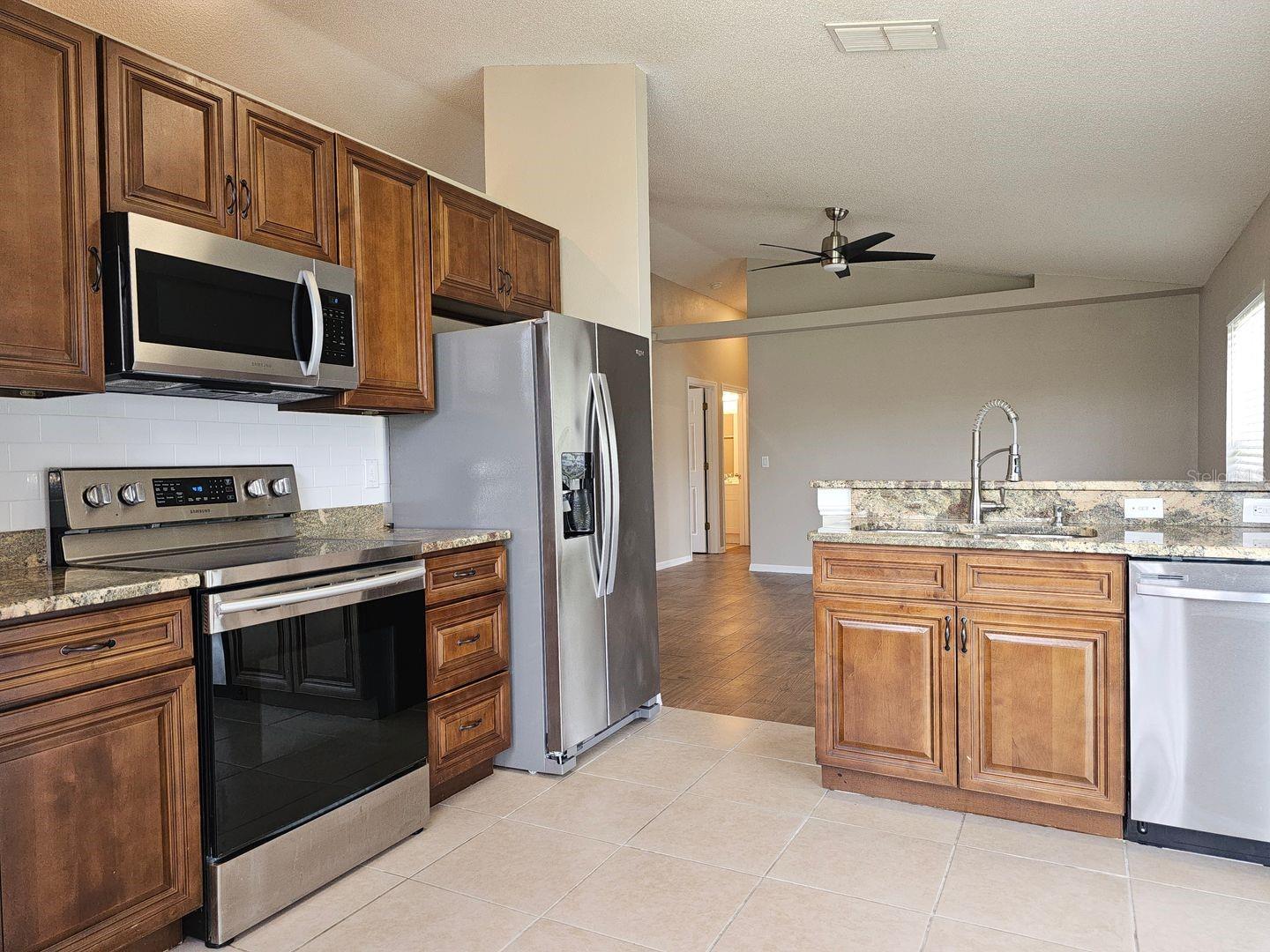 Image 4 of 13 For 1528 Ridge Pointe Drive