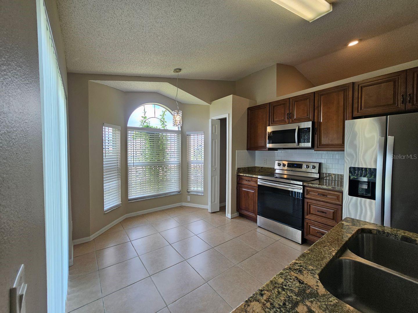 Image 5 of 13 For 1528 Ridge Pointe Drive