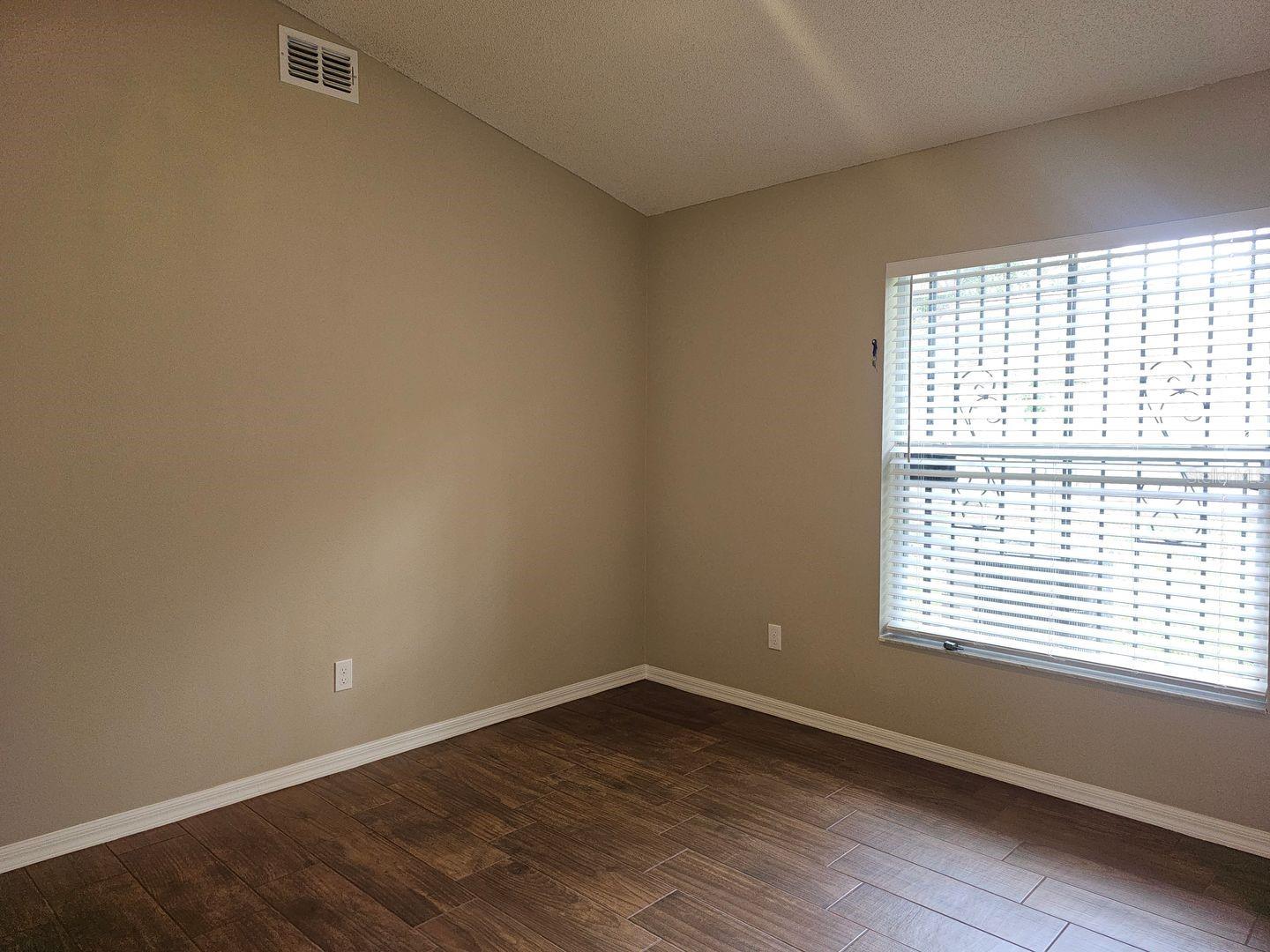 Image 8 of 13 For 1528 Ridge Pointe Drive