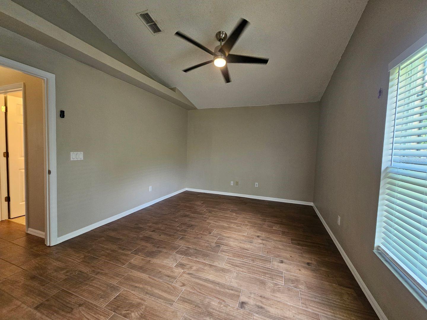 Image 9 of 13 For 1528 Ridge Pointe Drive