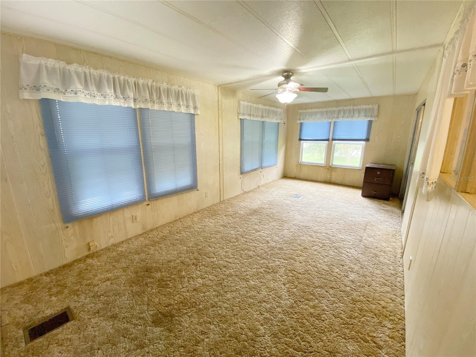 Image 16 of 53 For 348 Ivanhoe Circle