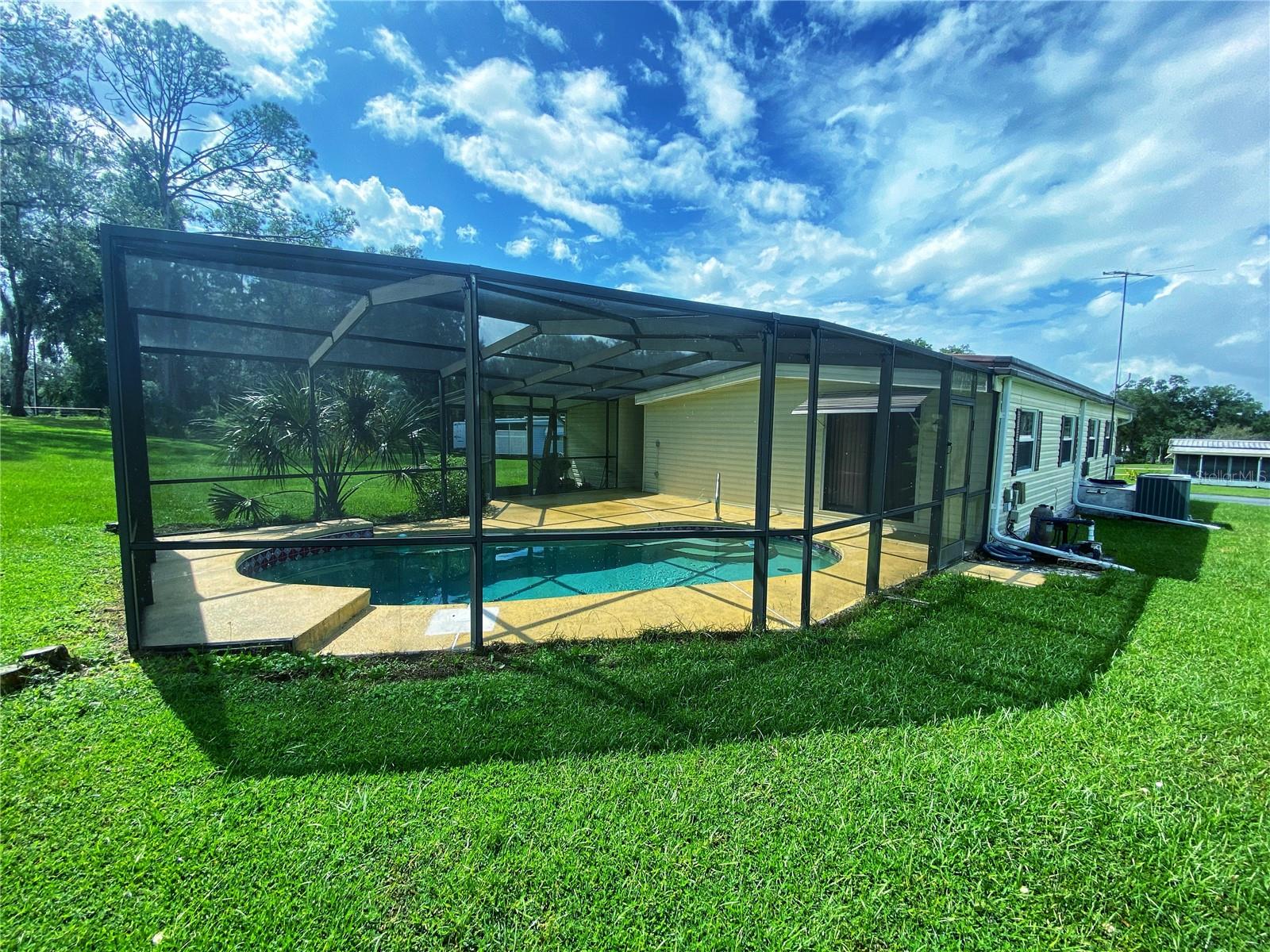 Image 43 of 53 For 348 Ivanhoe Circle