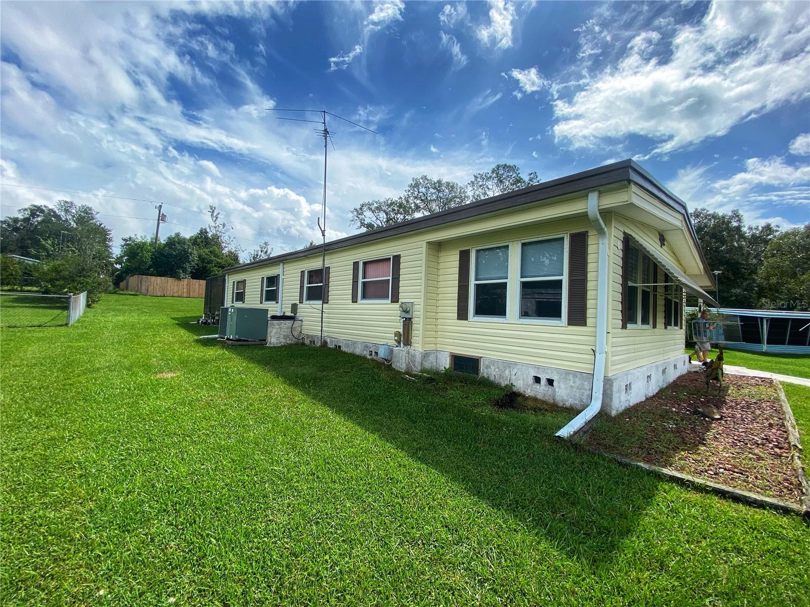 Image 44 of 53 For 348 Ivanhoe Circle