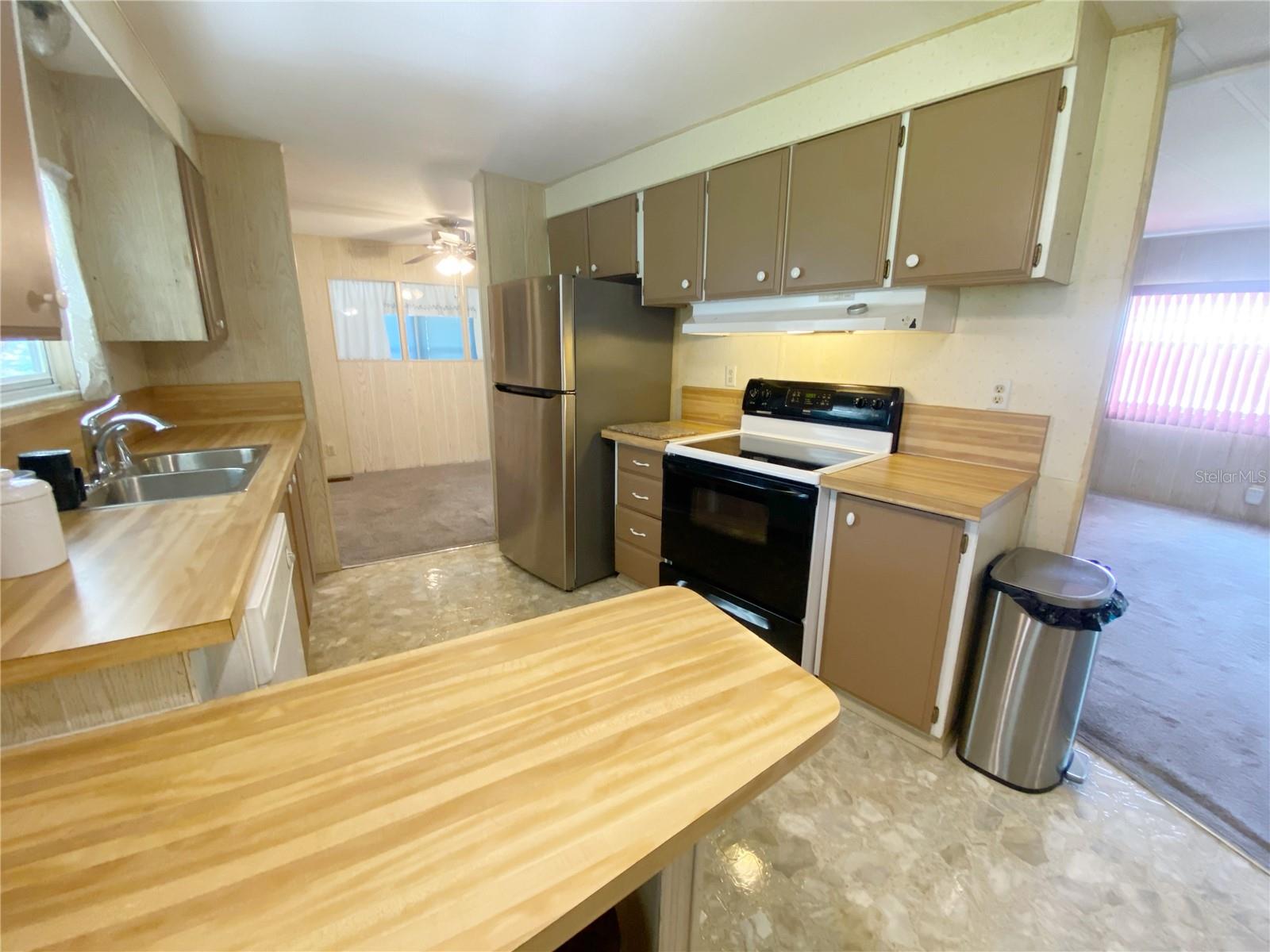 Image 6 of 53 For 348 Ivanhoe Circle