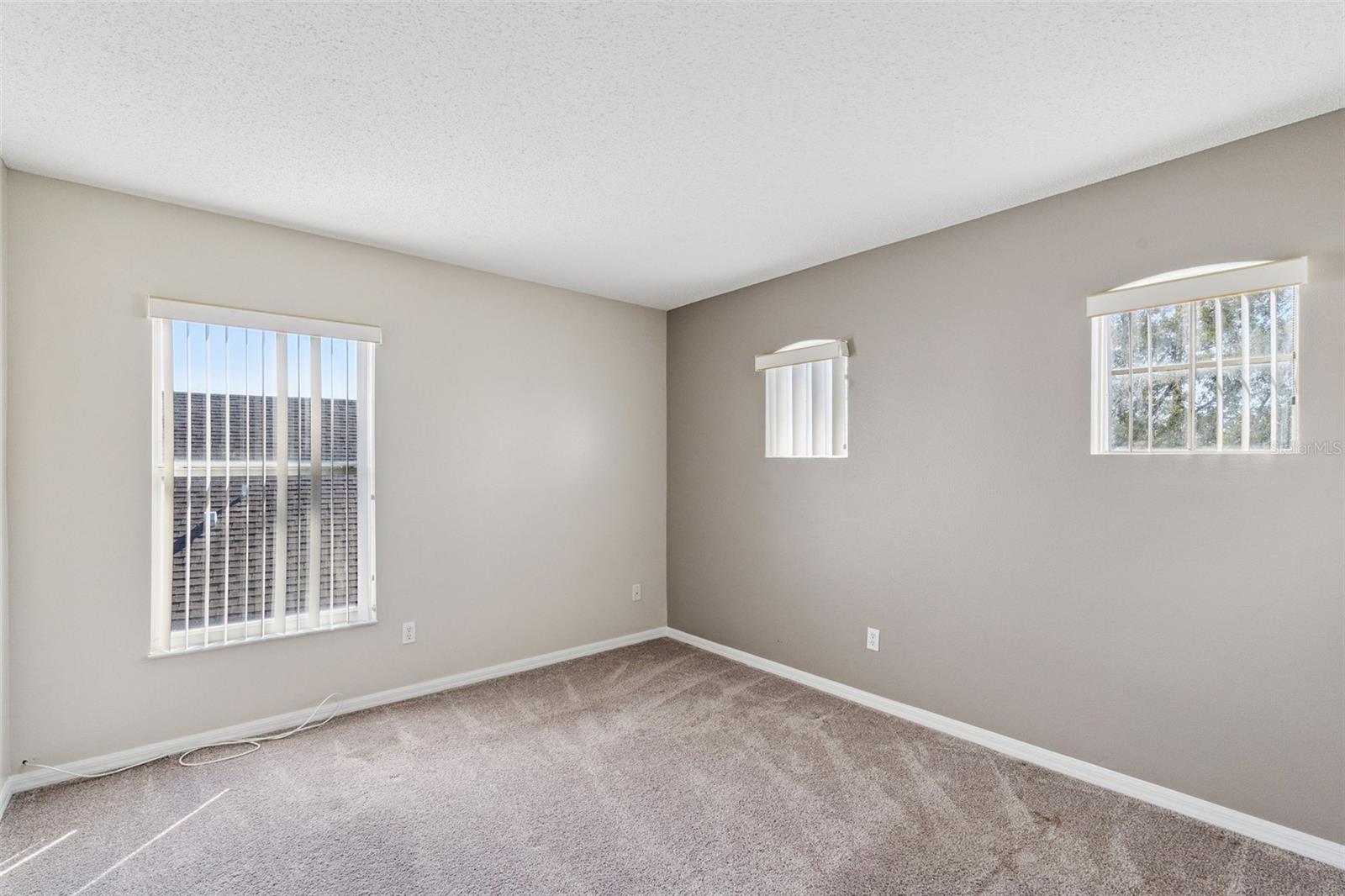 Image 27 of 37 For 648 Lockbreeze Drive