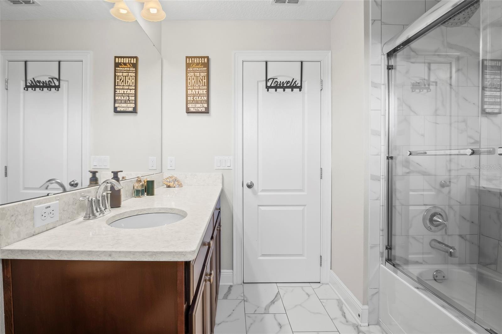 Image 16 of 49 For 1322 Woods Landing Drive