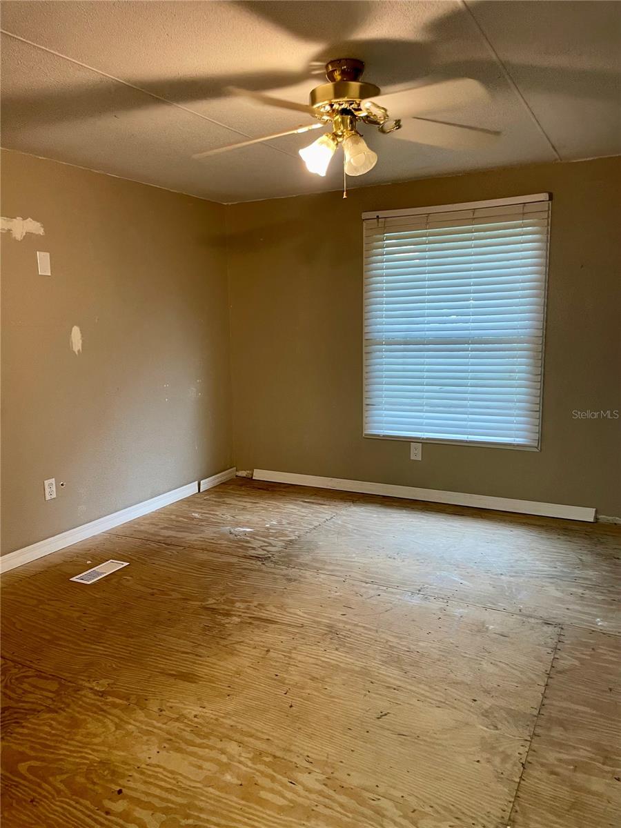 Image 11 of 41 For 44246 Berwick Street