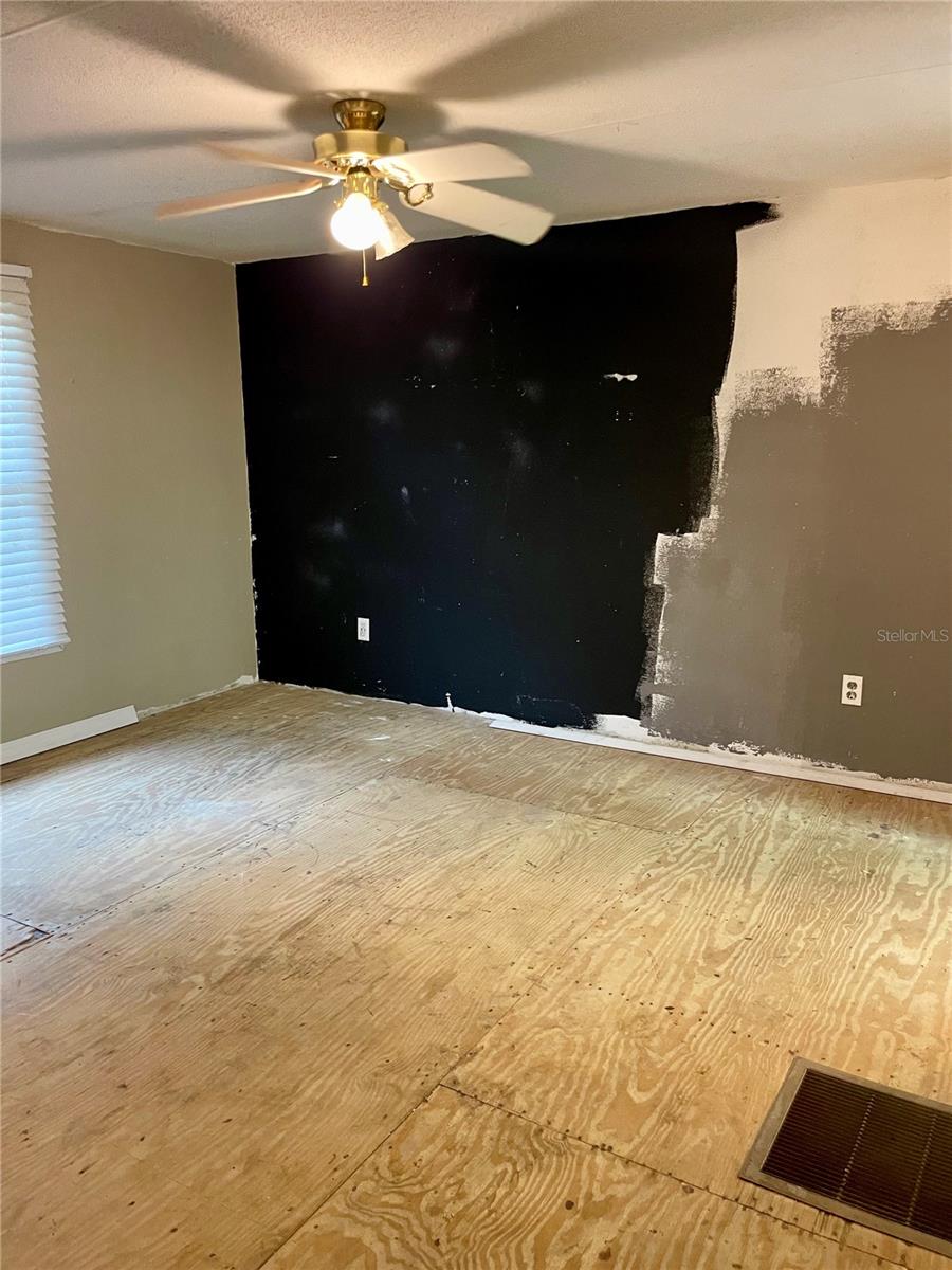 Image 12 of 41 For 44246 Berwick Street