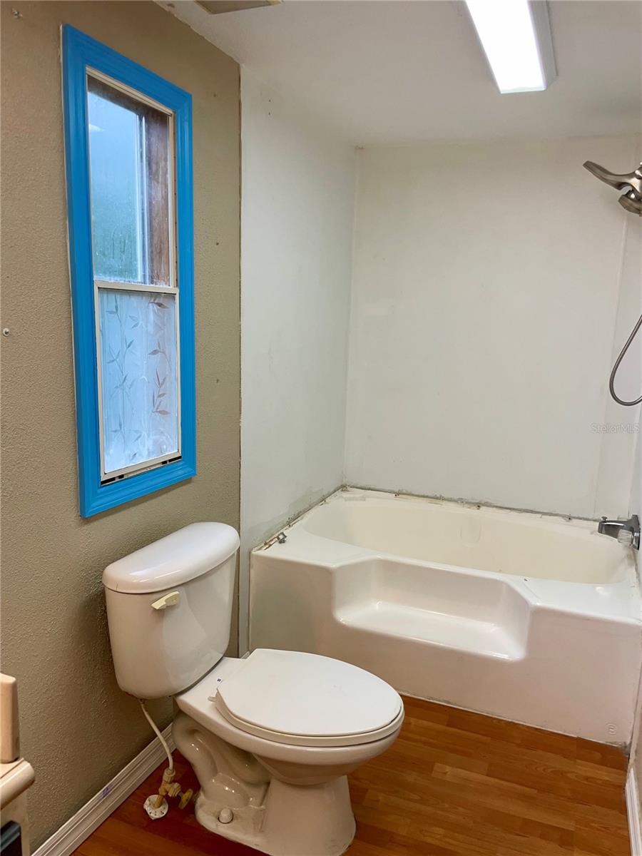 Image 13 of 41 For 44246 Berwick Street