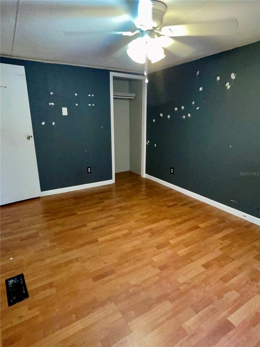 Image 17 of 41 For 44246 Berwick Street