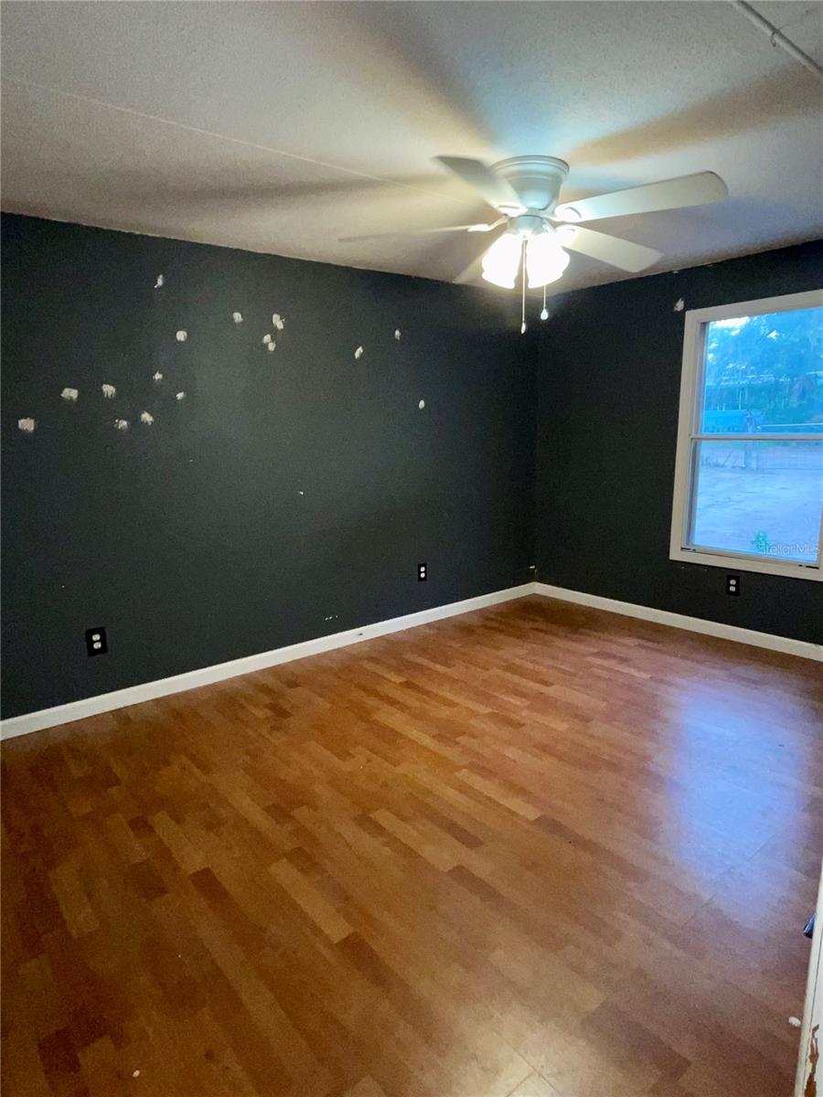 Image 18 of 41 For 44246 Berwick Street