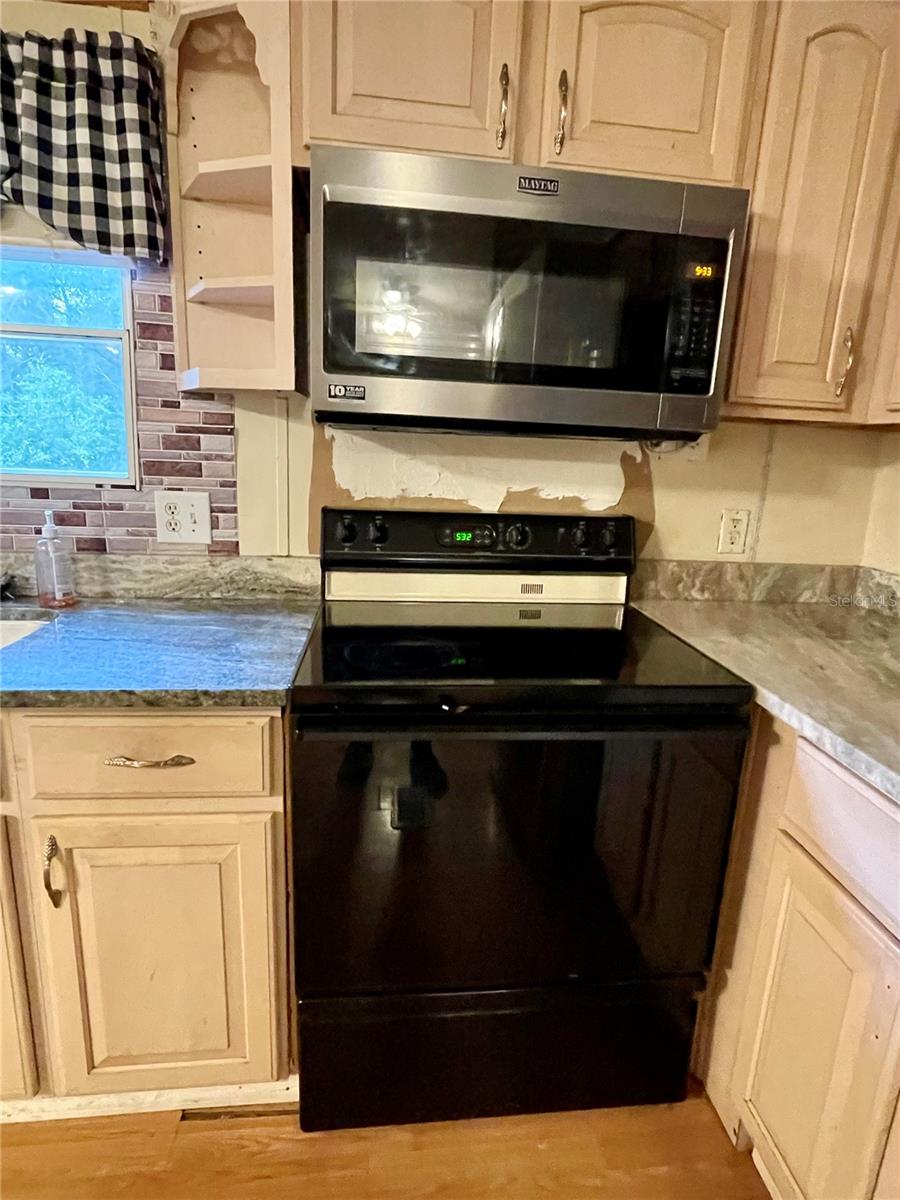 Image 24 of 41 For 44246 Berwick Street