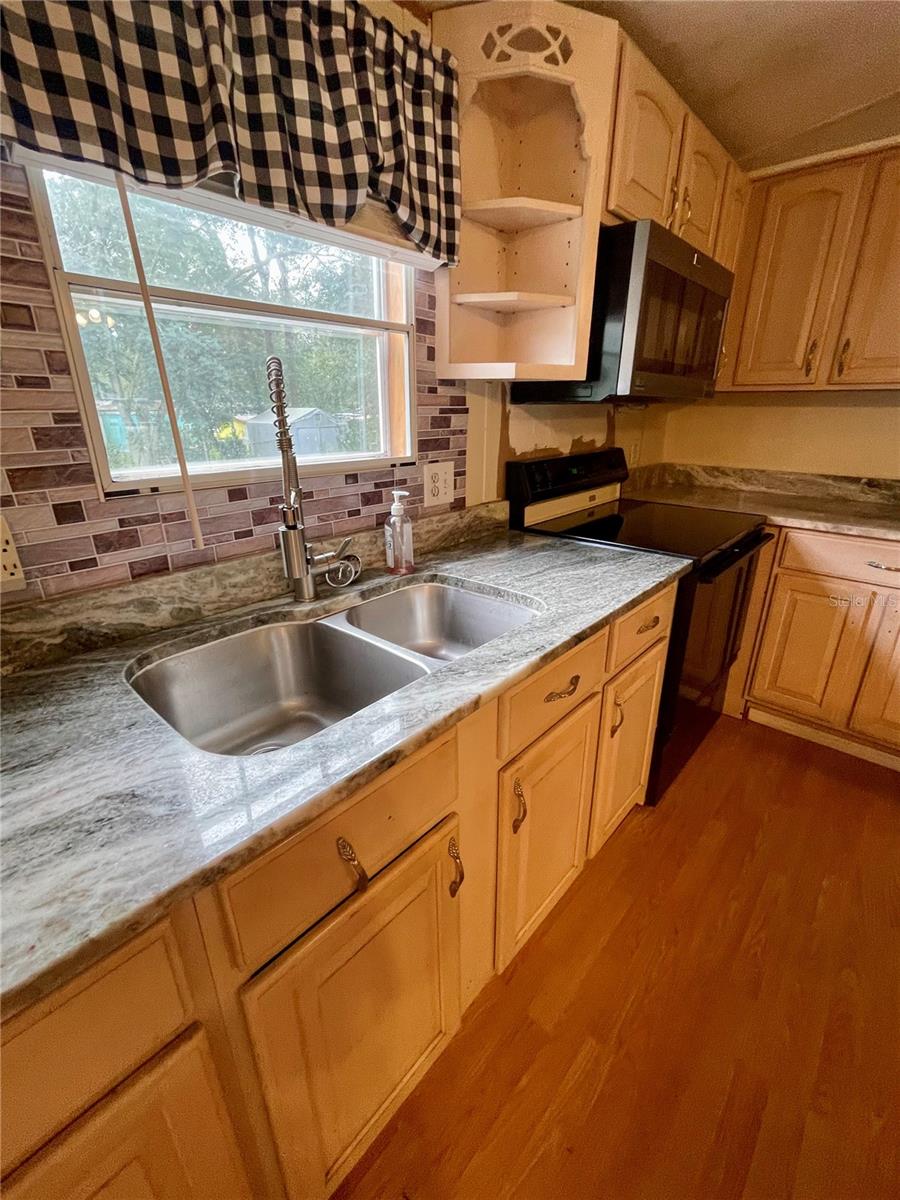 Image 8 of 41 For 44246 Berwick Street