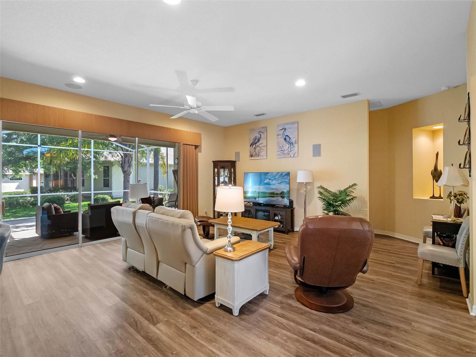 Image 7 of 65 For 20504 Queen Alexandra Drive