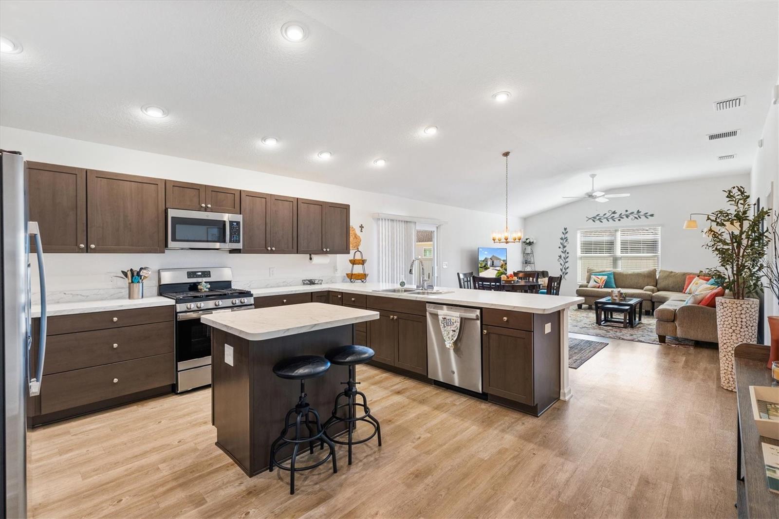 Image 5 of 33 For 6899 Pam Place