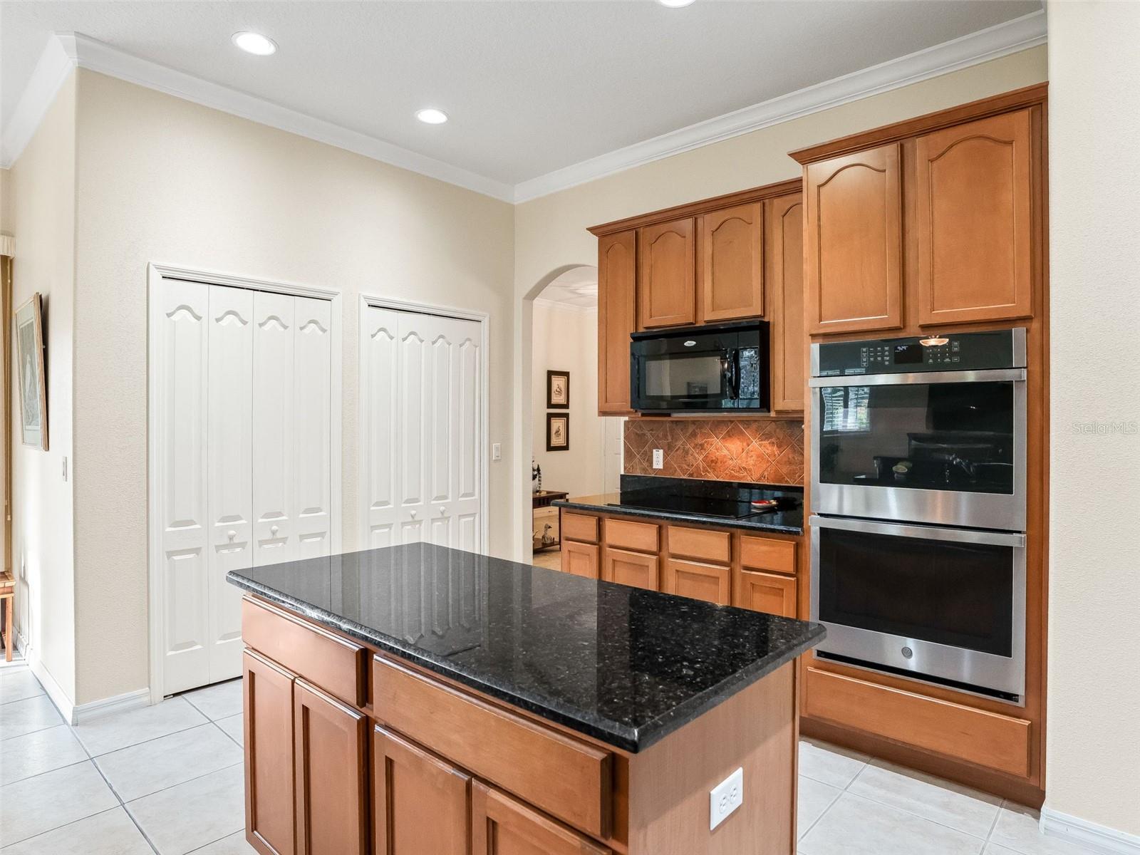 Image 21 of 69 For 31318 Sunny Meadow Court