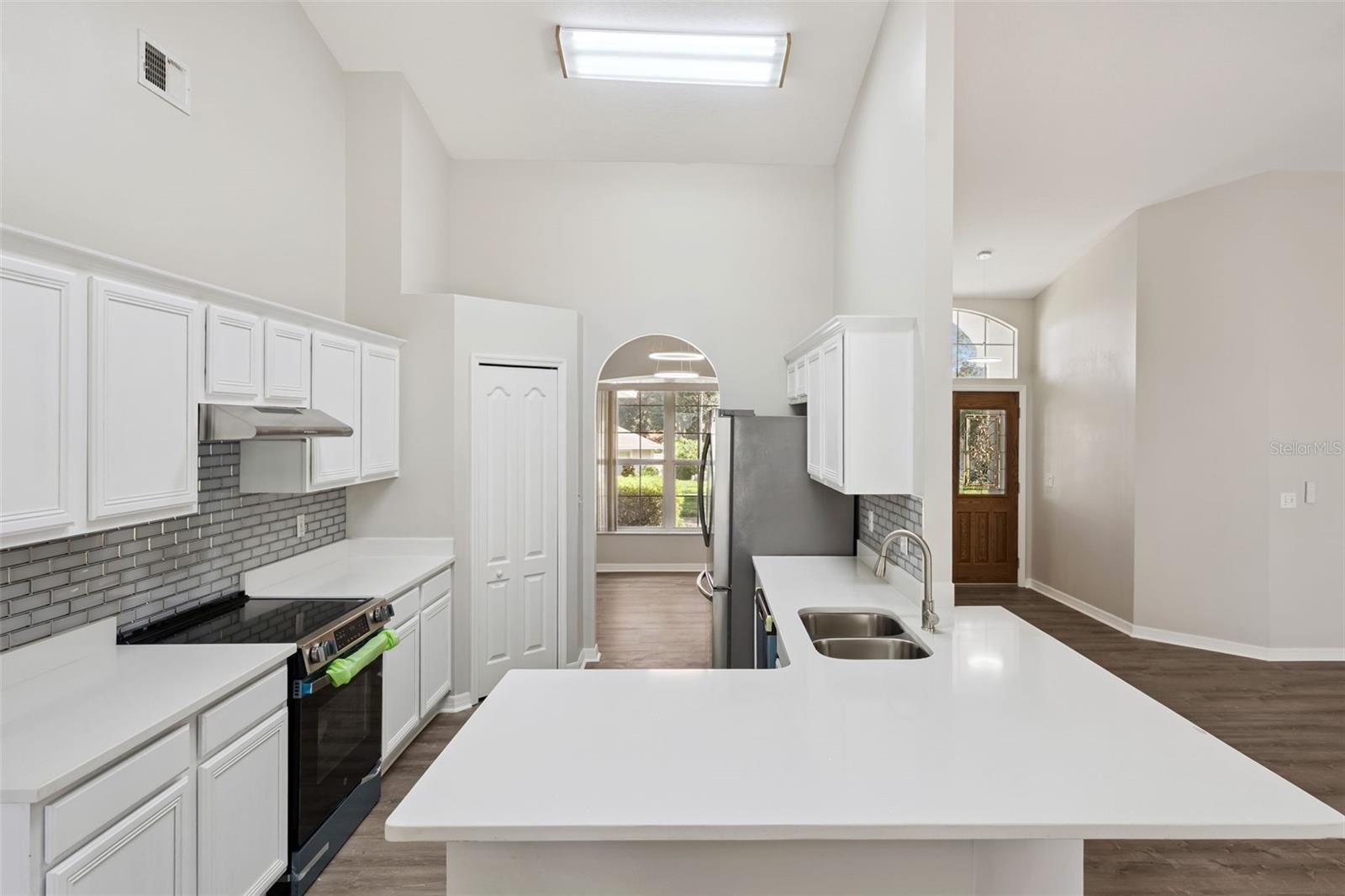 Image 10 of 45 For 10934 Versailles Boulevard