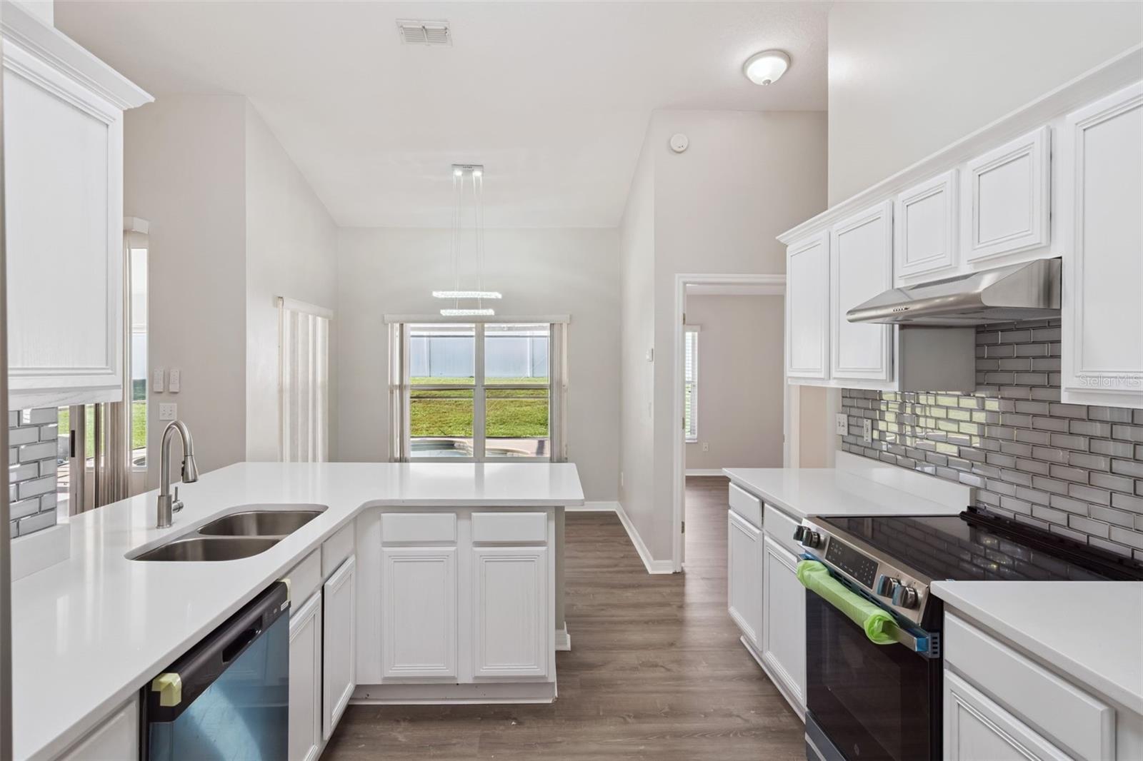 Image 11 of 45 For 10934 Versailles Boulevard