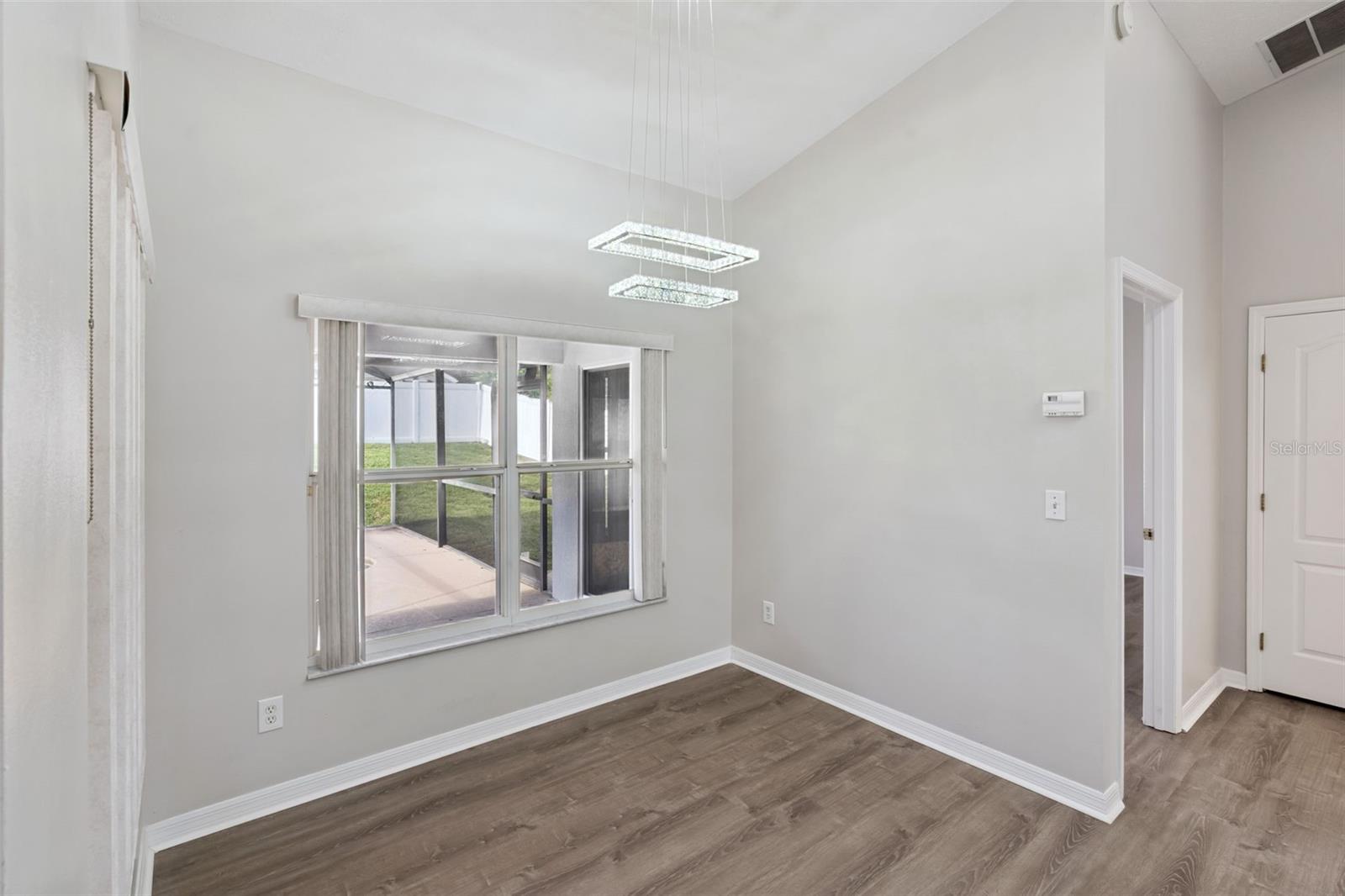 Image 12 of 45 For 10934 Versailles Boulevard