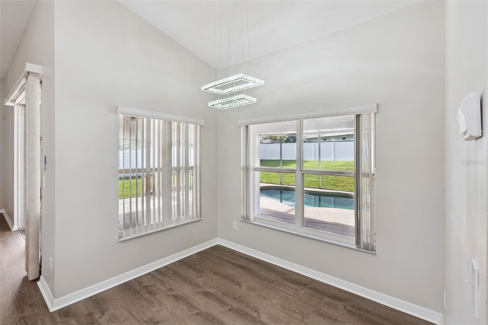 Image 13 of 45 For 10934 Versailles Boulevard