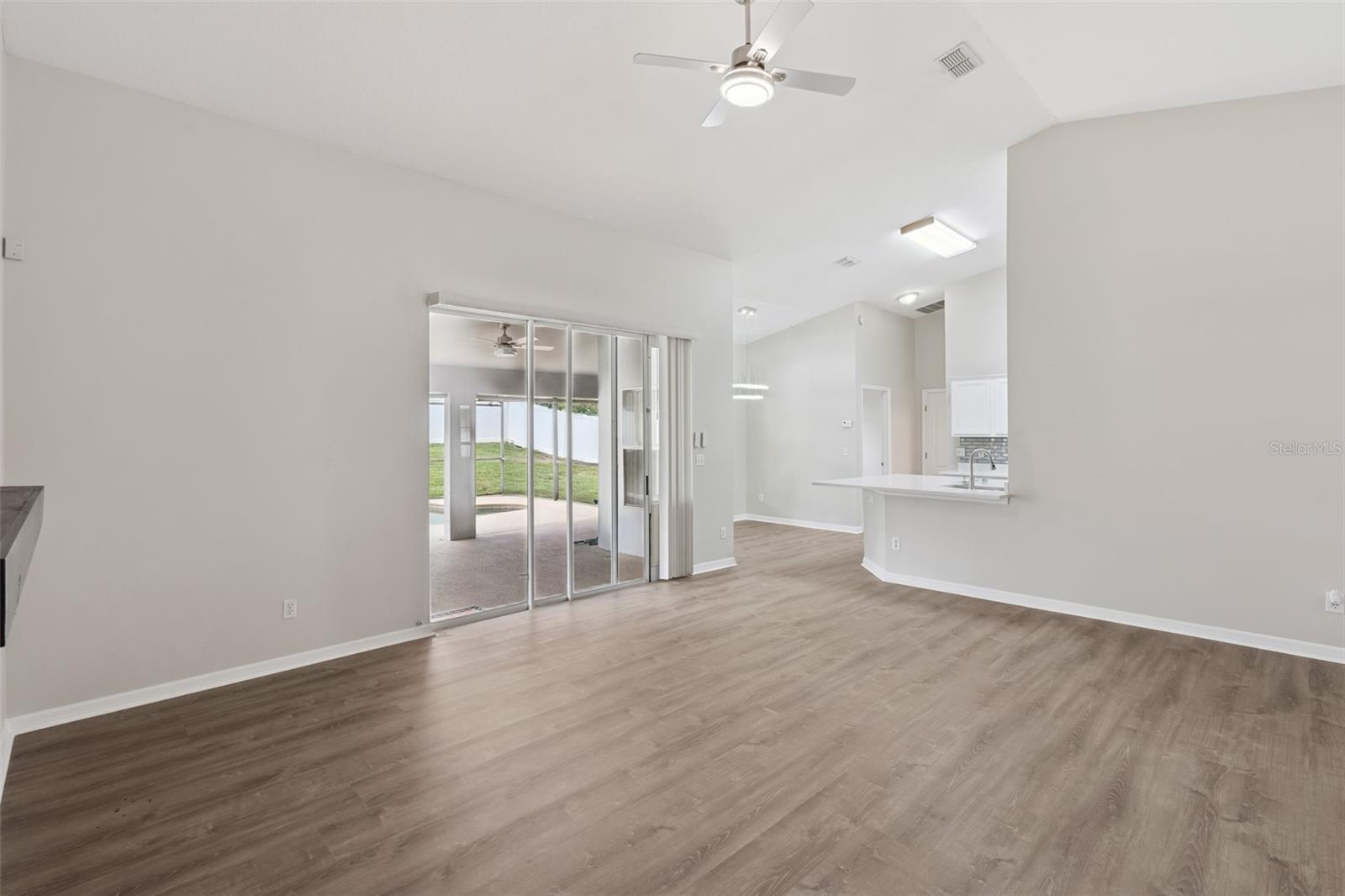 Image 18 of 45 For 10934 Versailles Boulevard