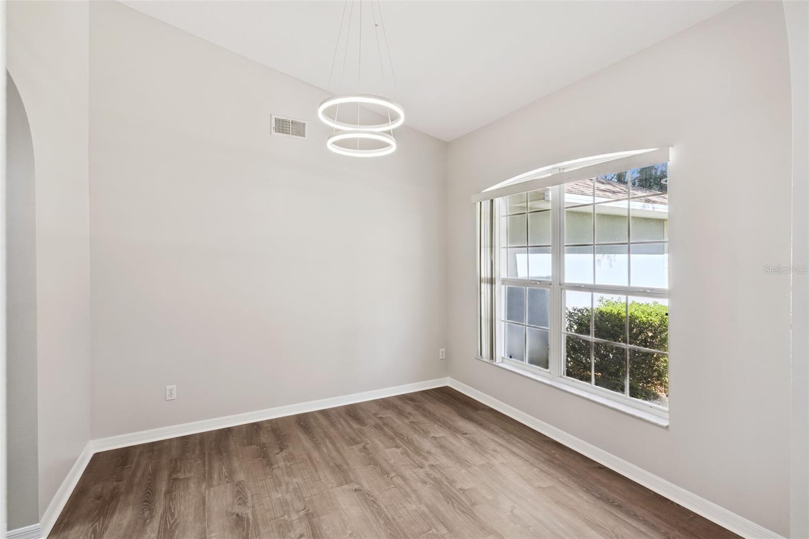 Image 20 of 45 For 10934 Versailles Boulevard