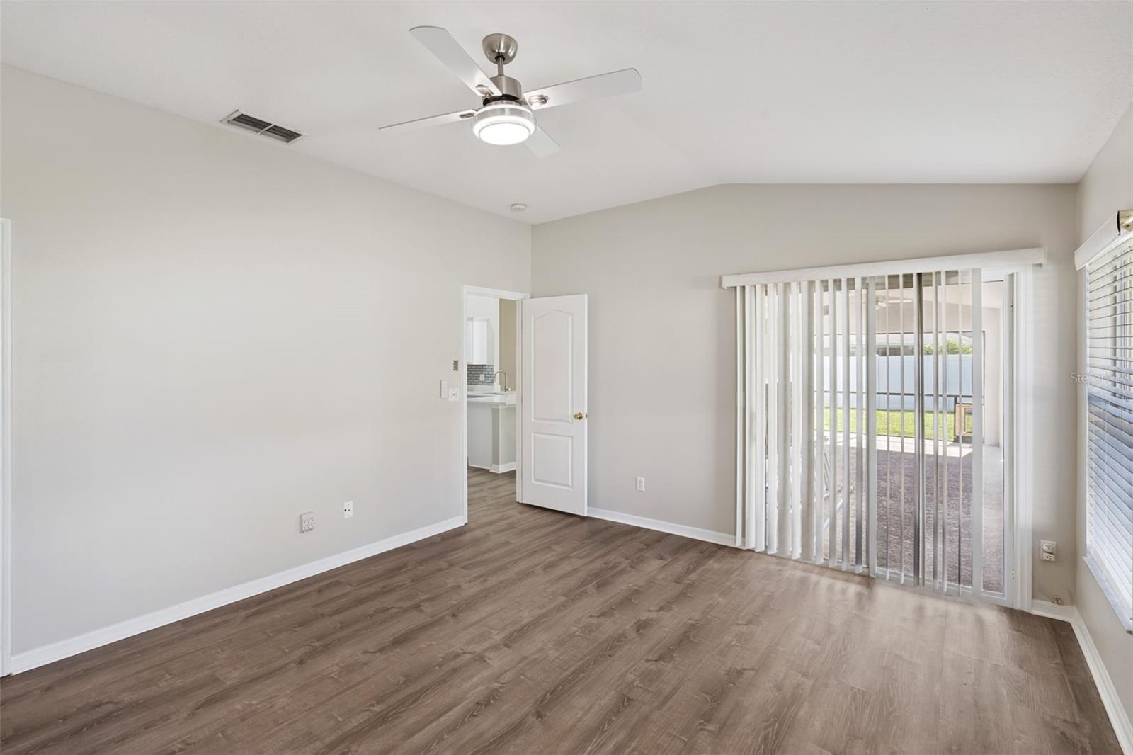 Image 22 of 45 For 10934 Versailles Boulevard