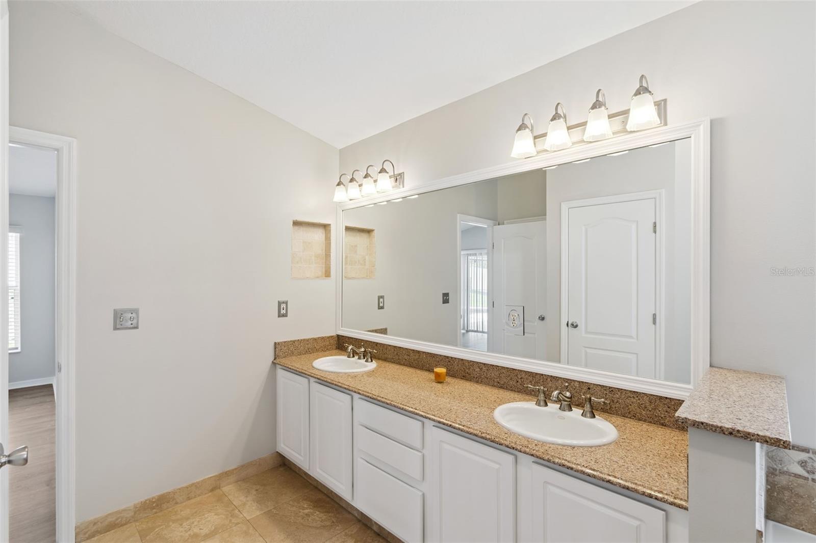 Image 24 of 45 For 10934 Versailles Boulevard