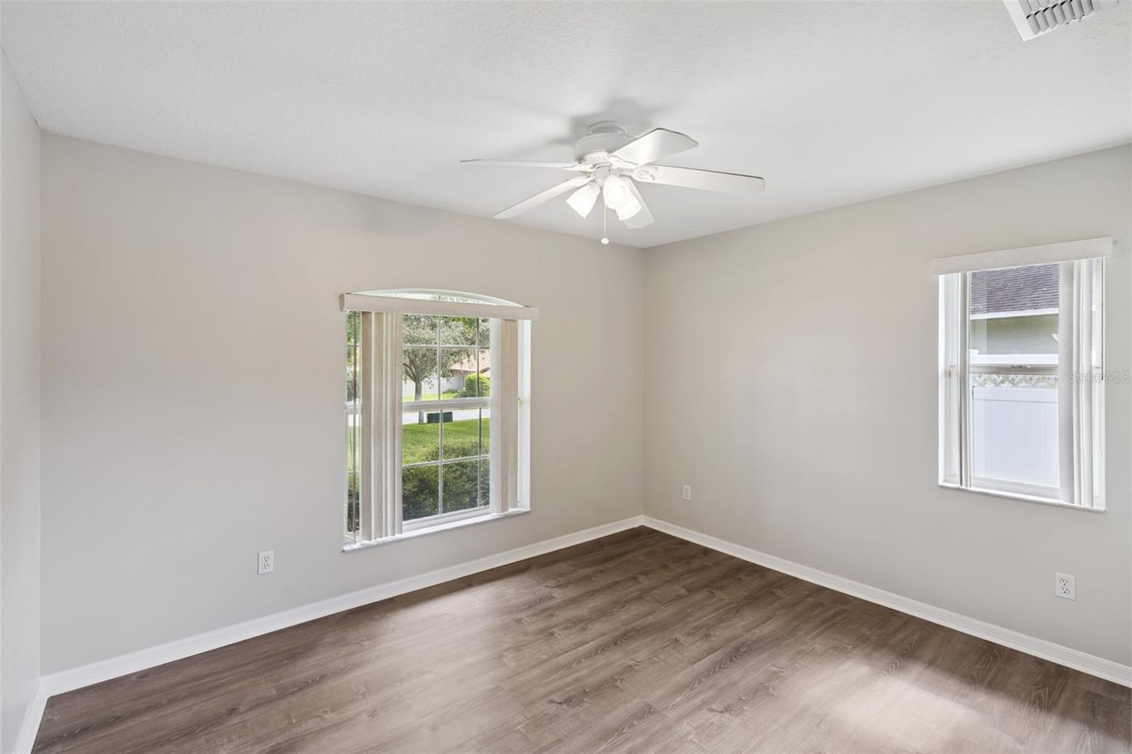 Image 27 of 45 For 10934 Versailles Boulevard