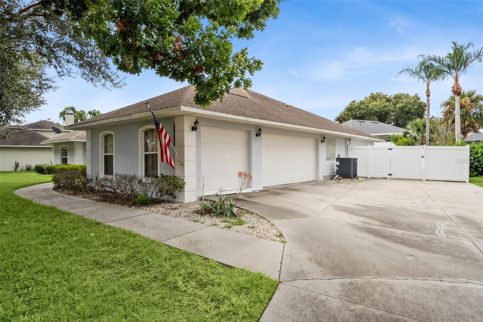 Image 3 of 45 For 10934 Versailles Boulevard