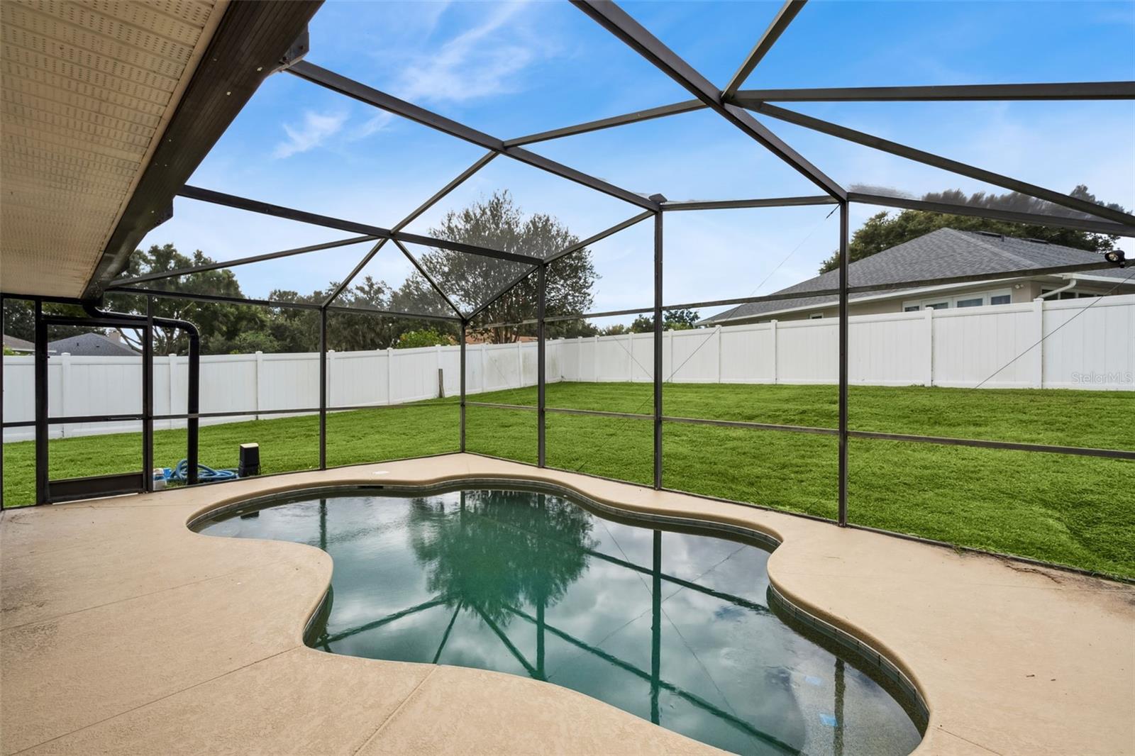 Image 37 of 45 For 10934 Versailles Boulevard