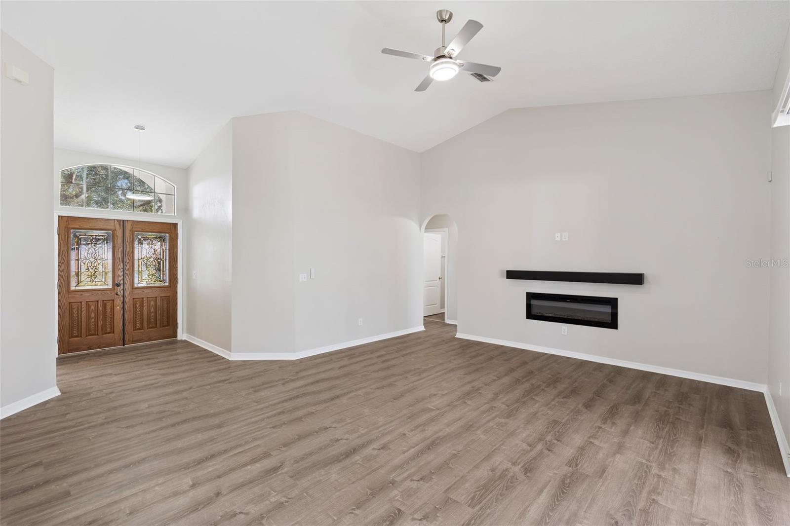 Image 5 of 45 For 10934 Versailles Boulevard