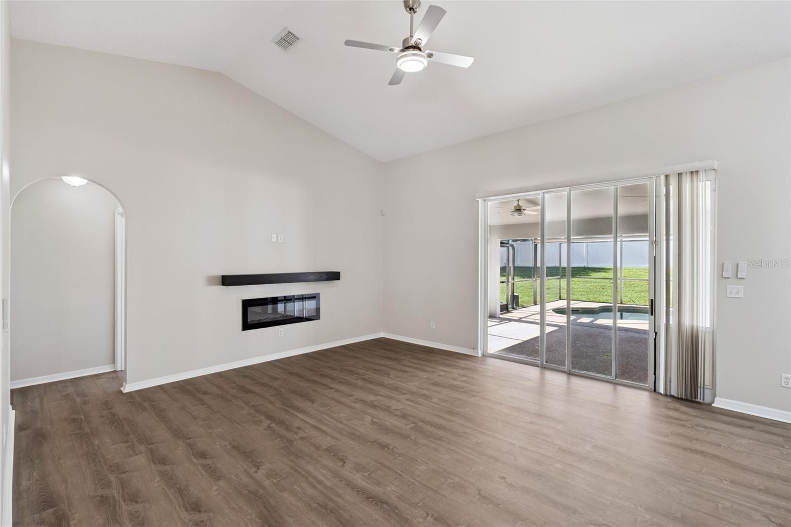 Image 6 of 45 For 10934 Versailles Boulevard