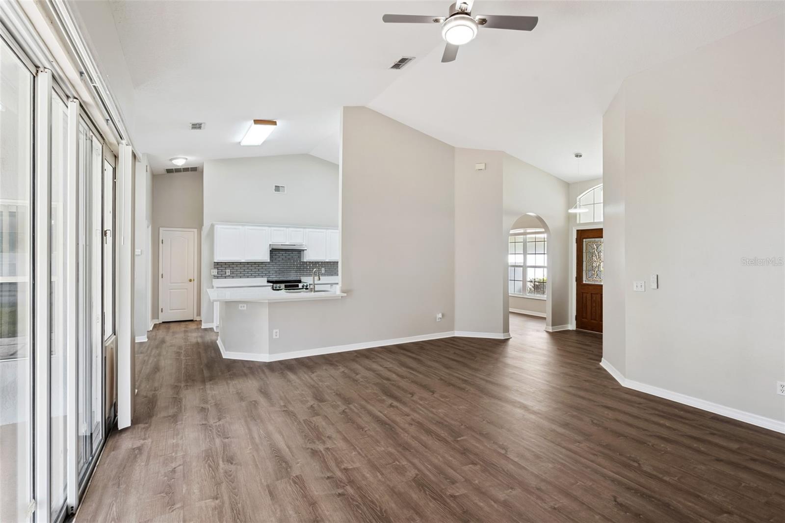 Image 7 of 45 For 10934 Versailles Boulevard