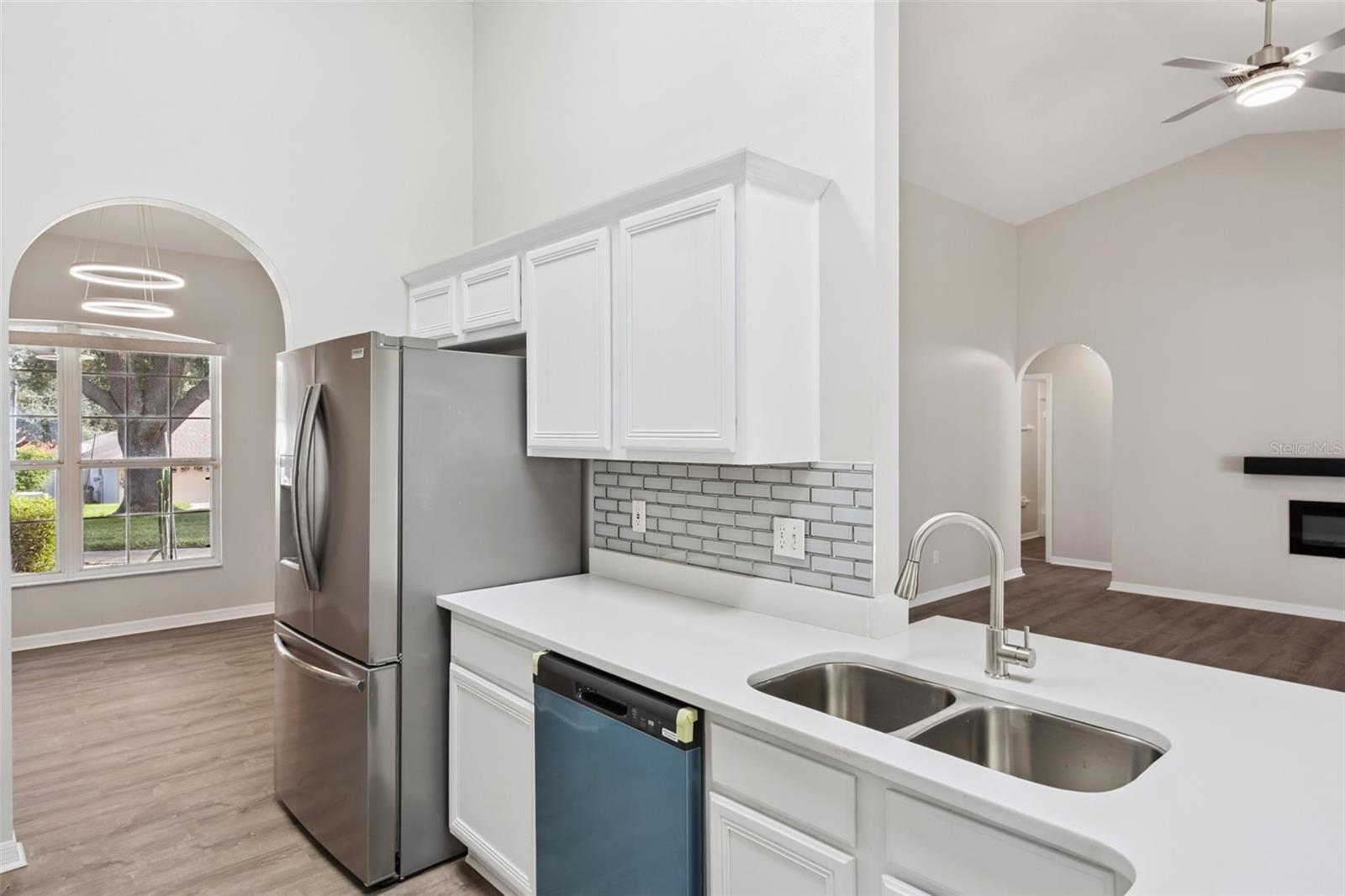 Image 8 of 45 For 10934 Versailles Boulevard