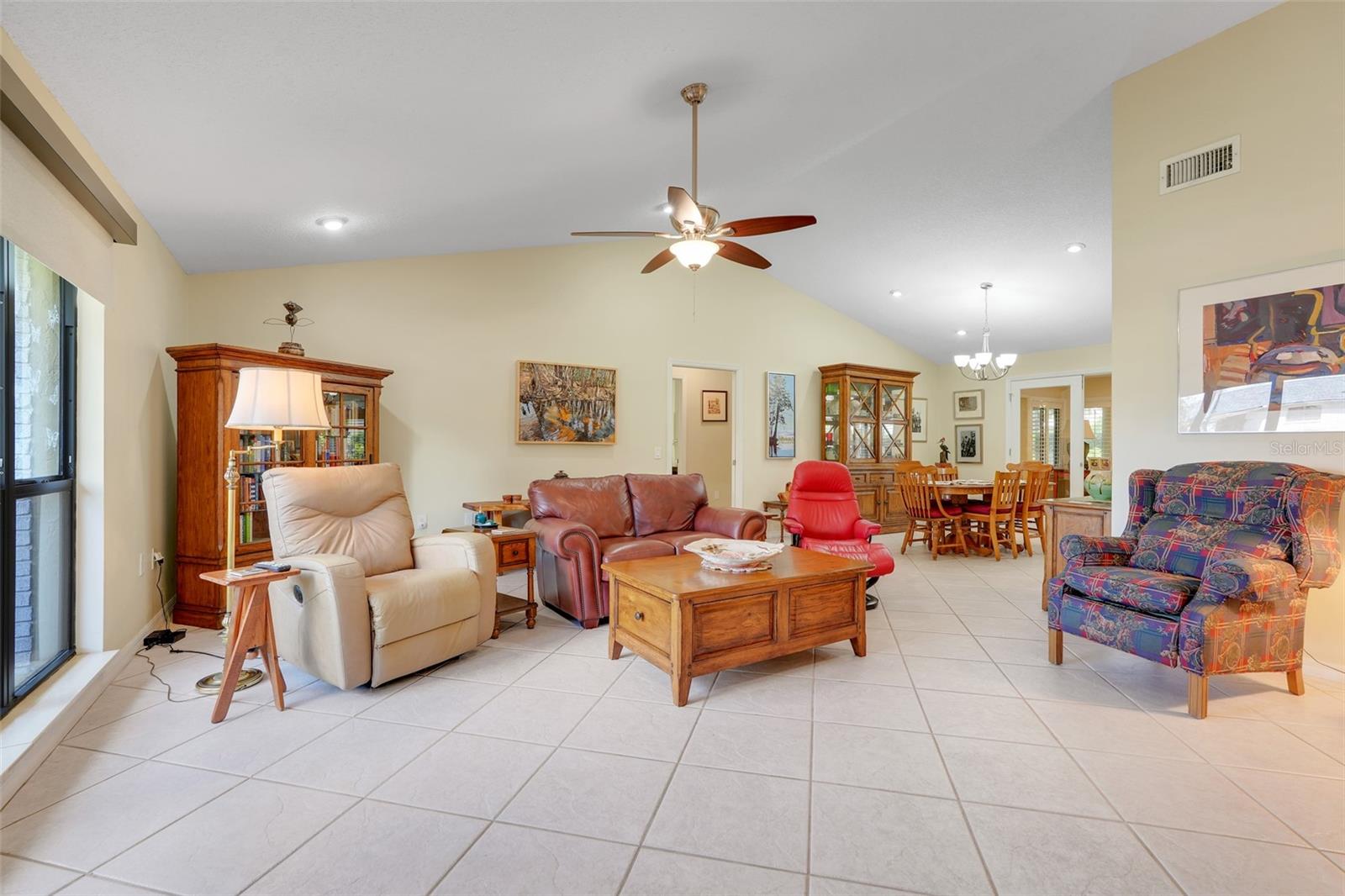 Image 10 of 39 For 721 Lakeshore Drive