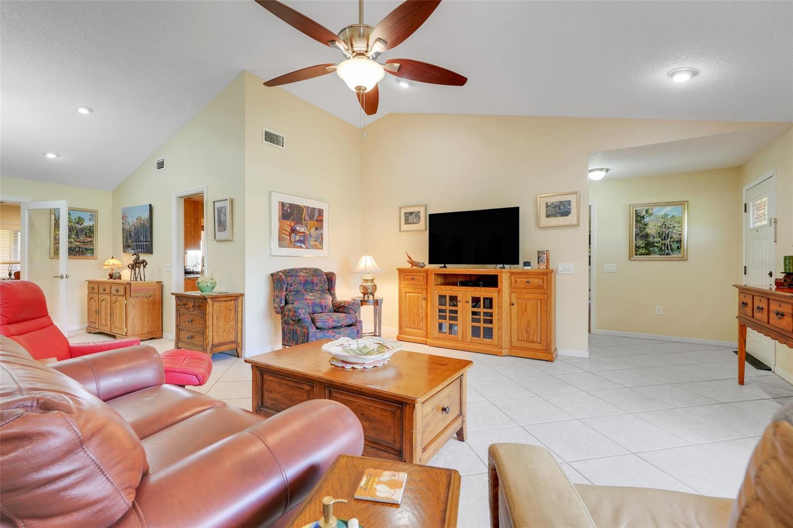 Image 11 of 39 For 721 Lakeshore Drive