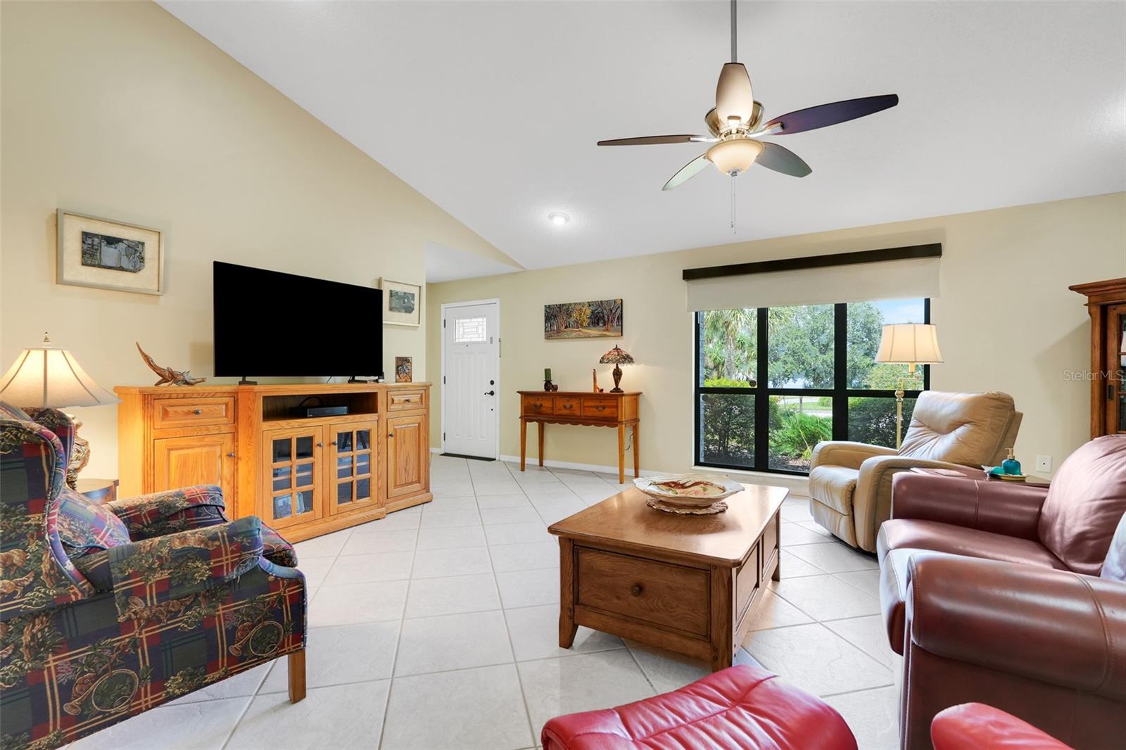 Image 12 of 39 For 721 Lakeshore Drive