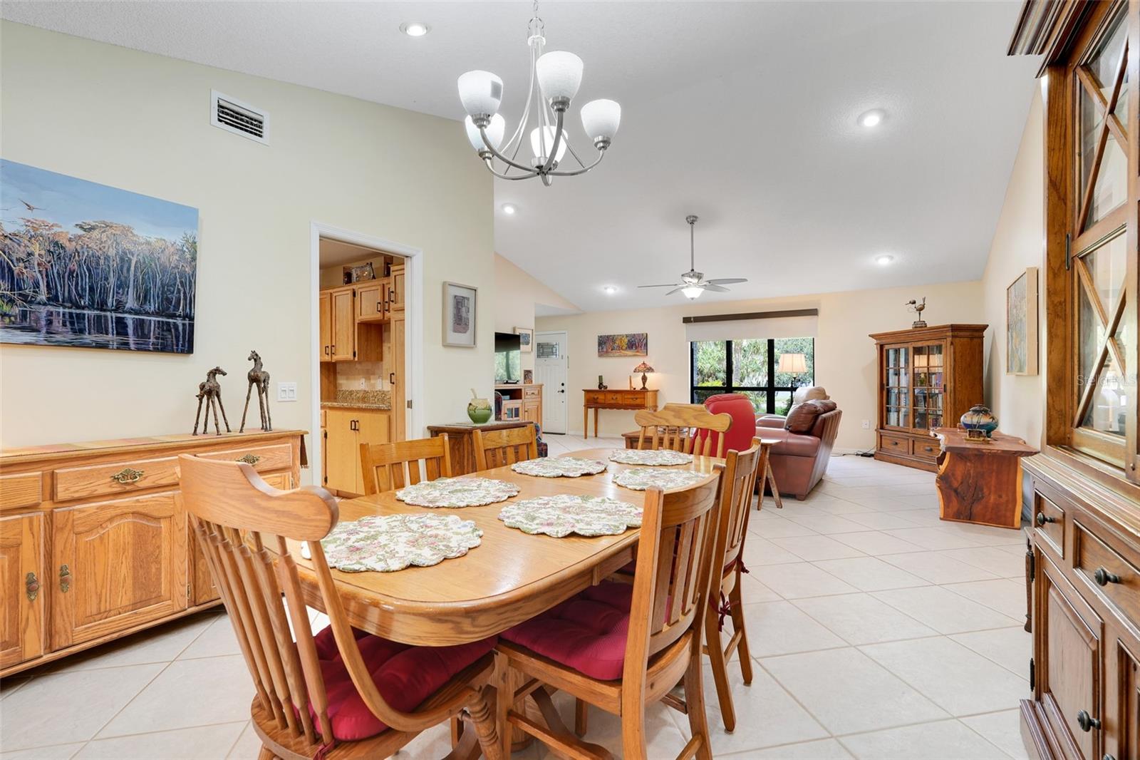 Image 13 of 39 For 721 Lakeshore Drive