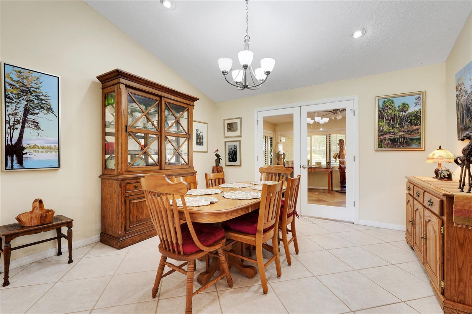 Image 14 of 39 For 721 Lakeshore Drive