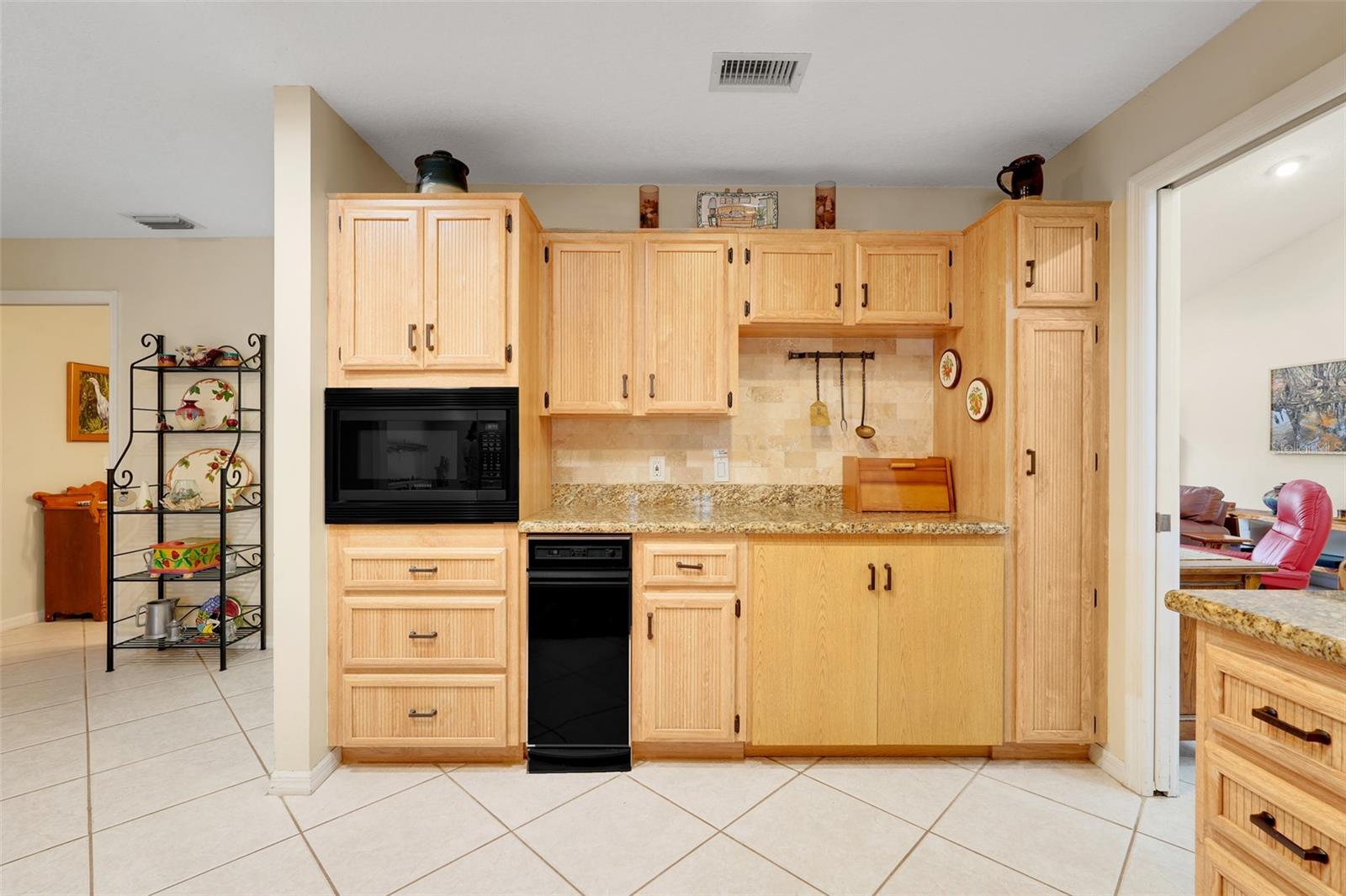 Image 16 of 39 For 721 Lakeshore Drive