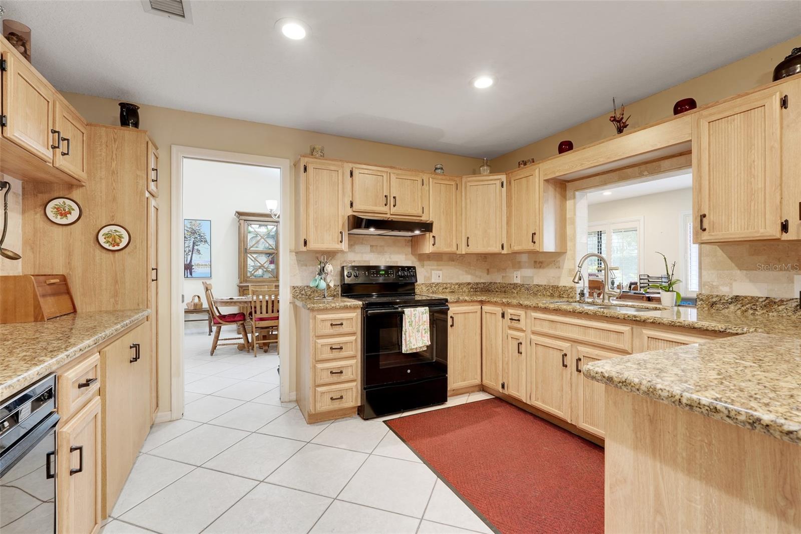 Image 17 of 39 For 721 Lakeshore Drive