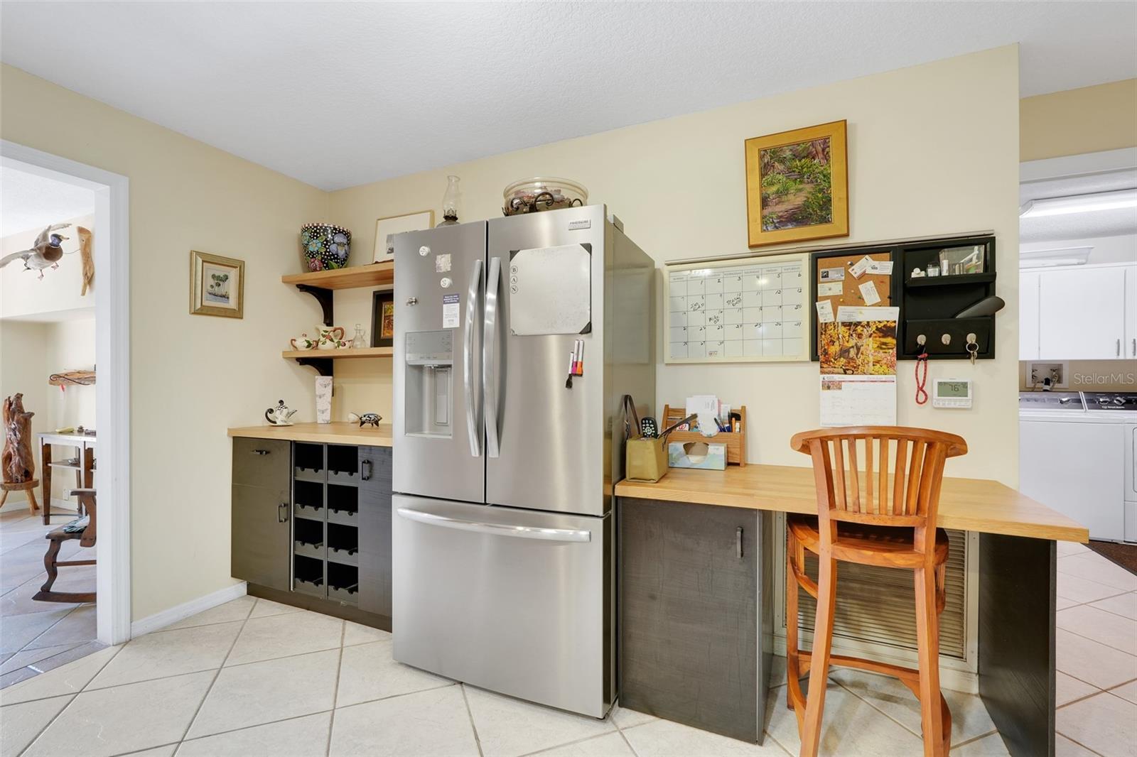 Image 18 of 39 For 721 Lakeshore Drive