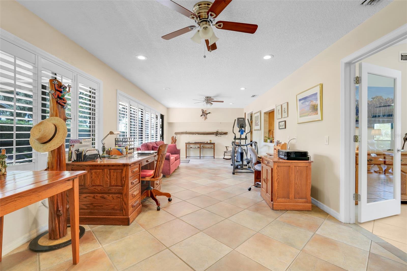 Image 20 of 39 For 721 Lakeshore Drive