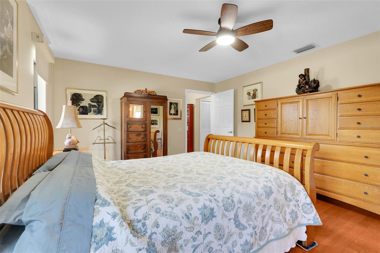 Image 21 of 39 For 721 Lakeshore Drive