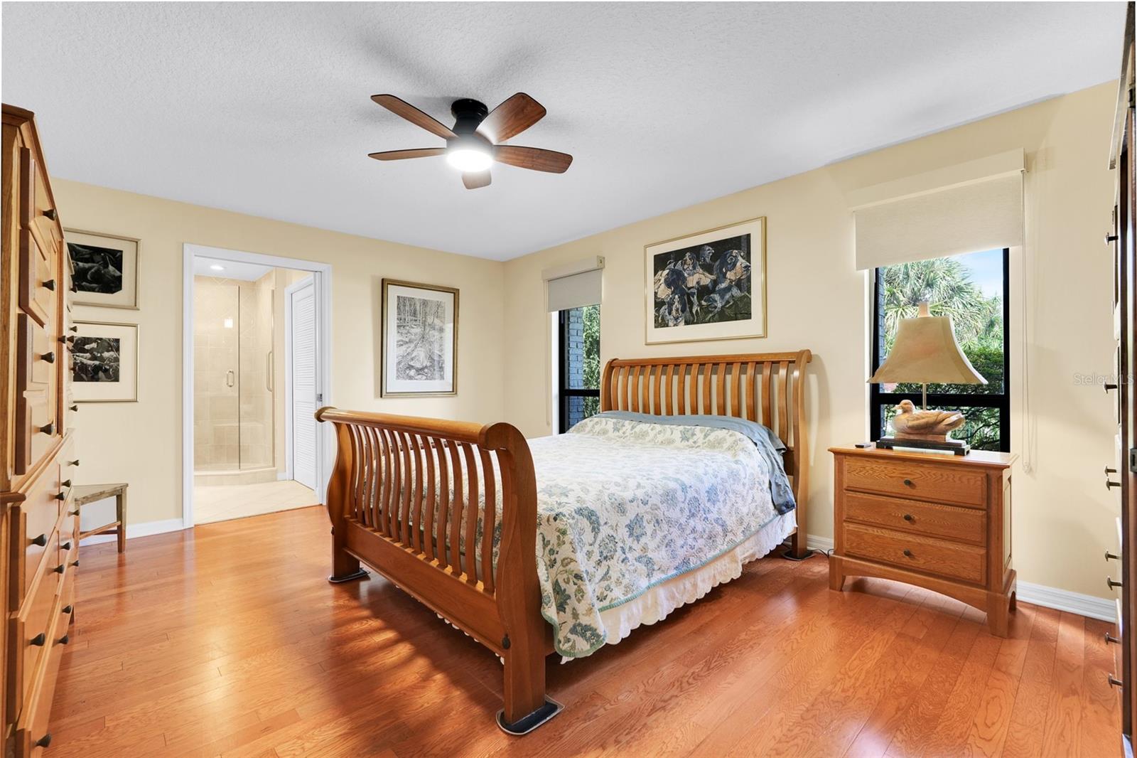 Image 22 of 39 For 721 Lakeshore Drive