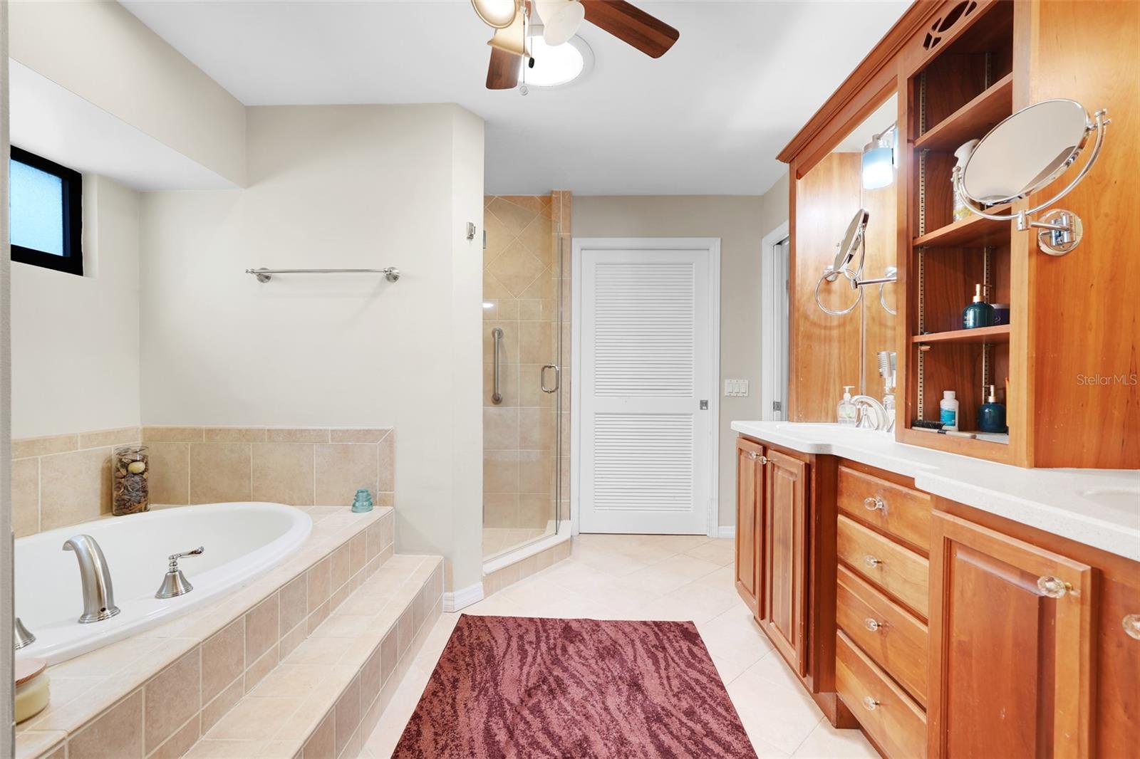 Image 25 of 39 For 721 Lakeshore Drive