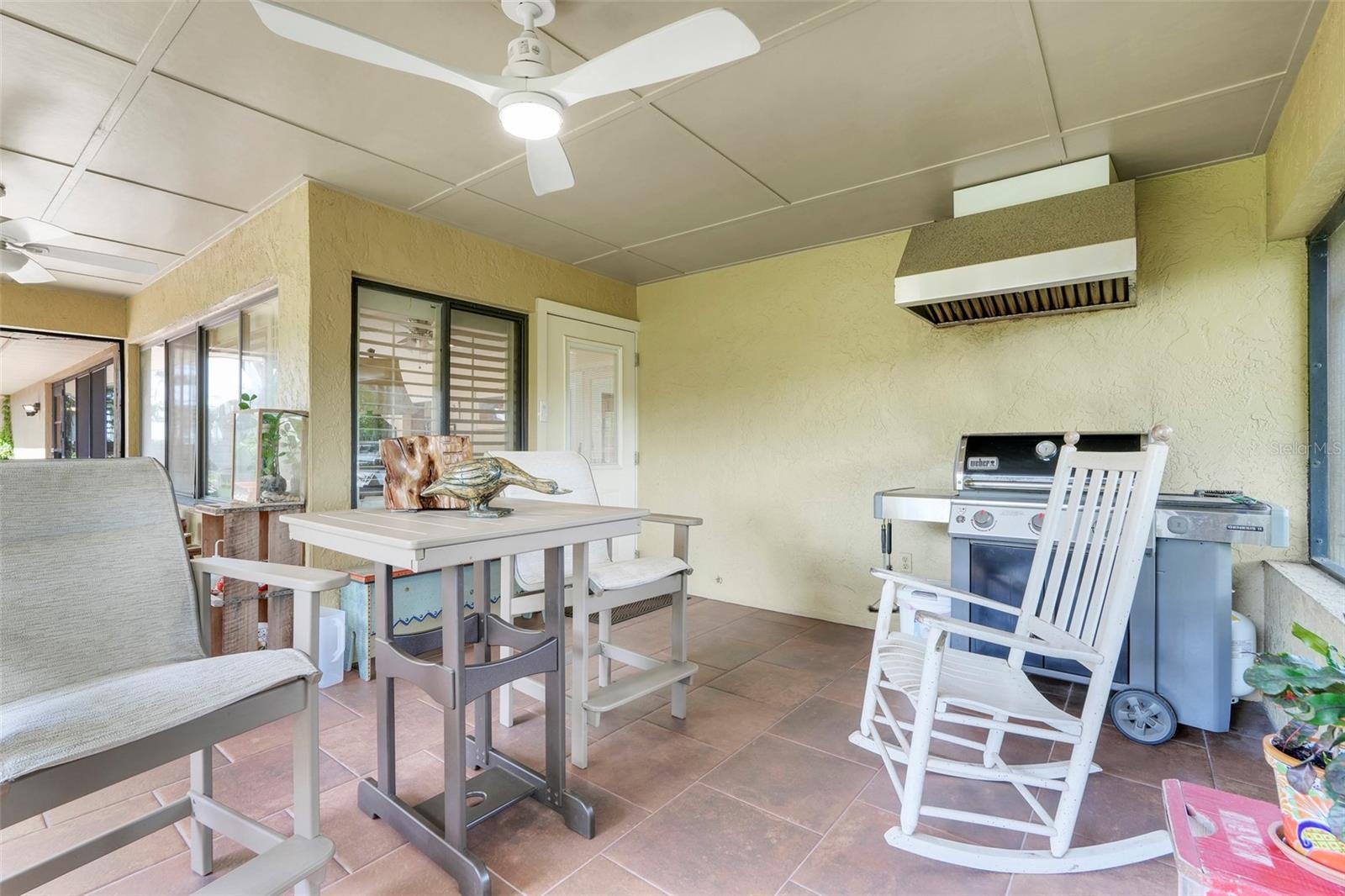 Image 32 of 39 For 721 Lakeshore Drive