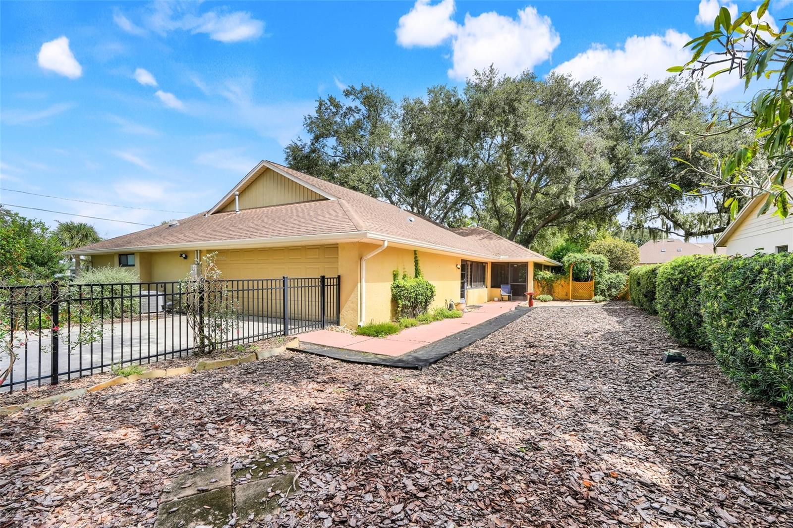 Image 33 of 39 For 721 Lakeshore Drive